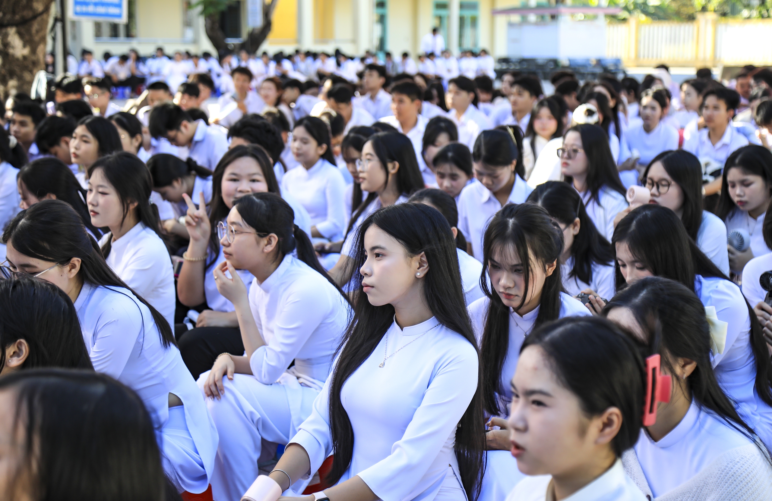 Trao học bổng Nguyễn Thái Bình: Tiếp sức học sinh khó khăn theo đuổi ước mơ- Ảnh 2. Trao học bổng Nguyễn Thái Bình: Tiếp sức học sinh khó khăn theo đuổi ước mơ- Ảnh 2.