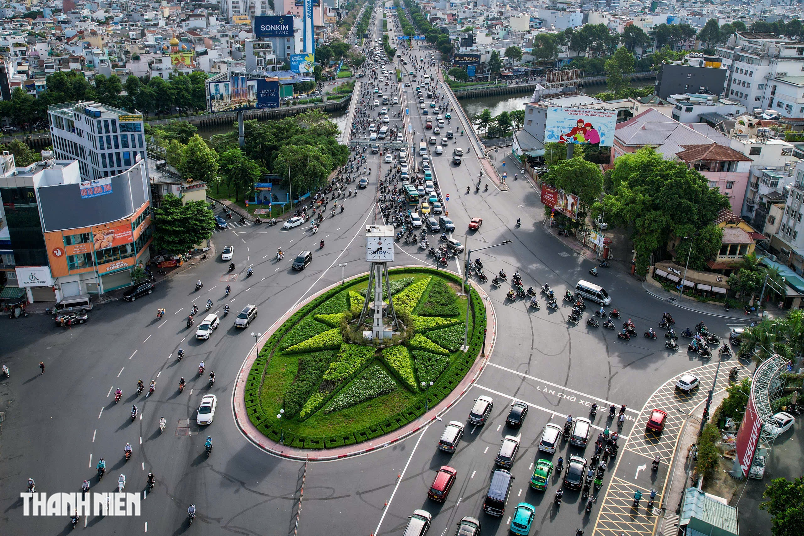 Vòng xoay Điện Biên Phủ bớt kẹt xe khi mở thêm làn rẽ trái - Ảnh 1.