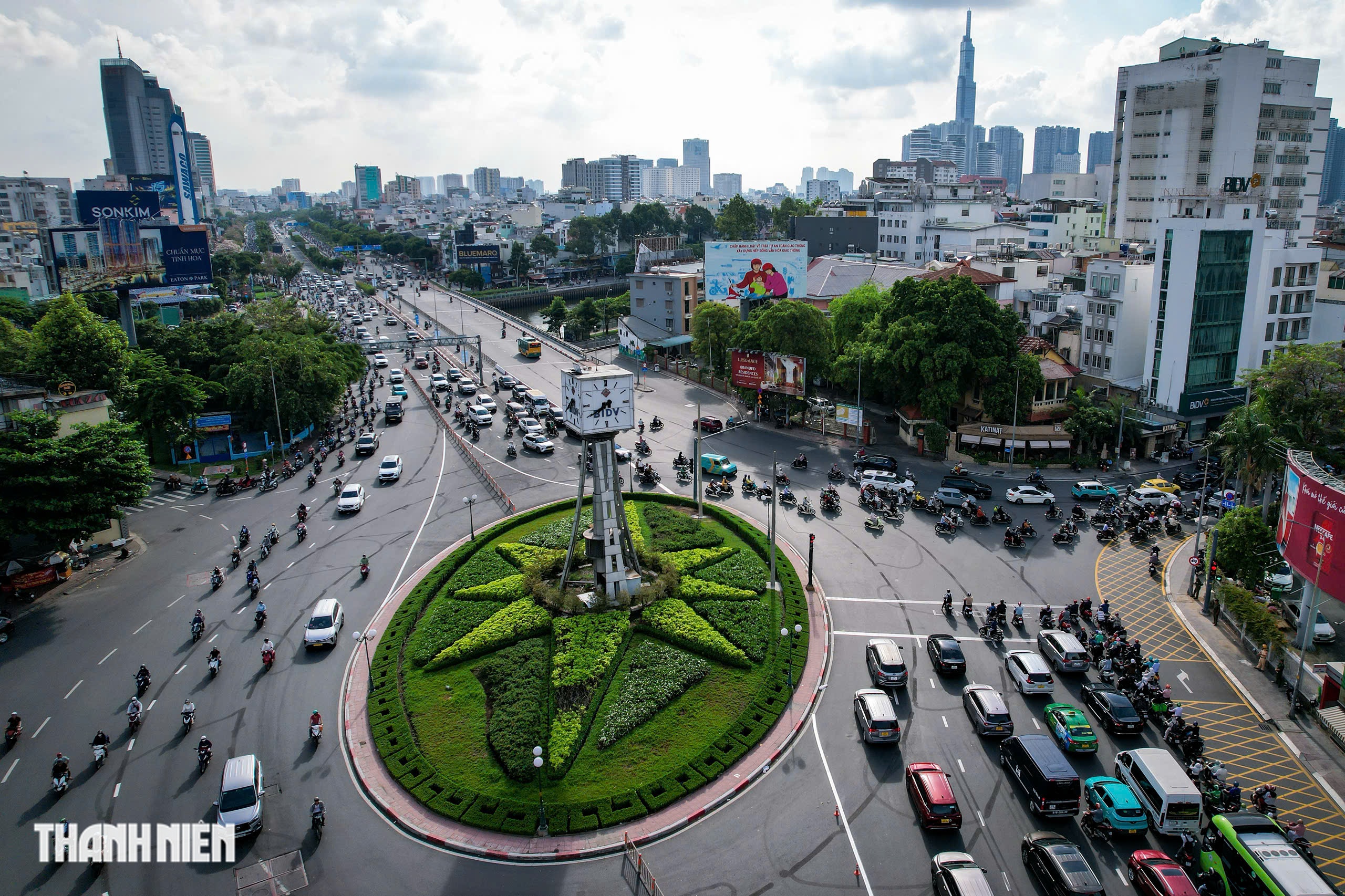 Vòng xoay Điện Biên Phủ bớt kẹt xe khi mở thêm làn rẽ trái - Ảnh 9.