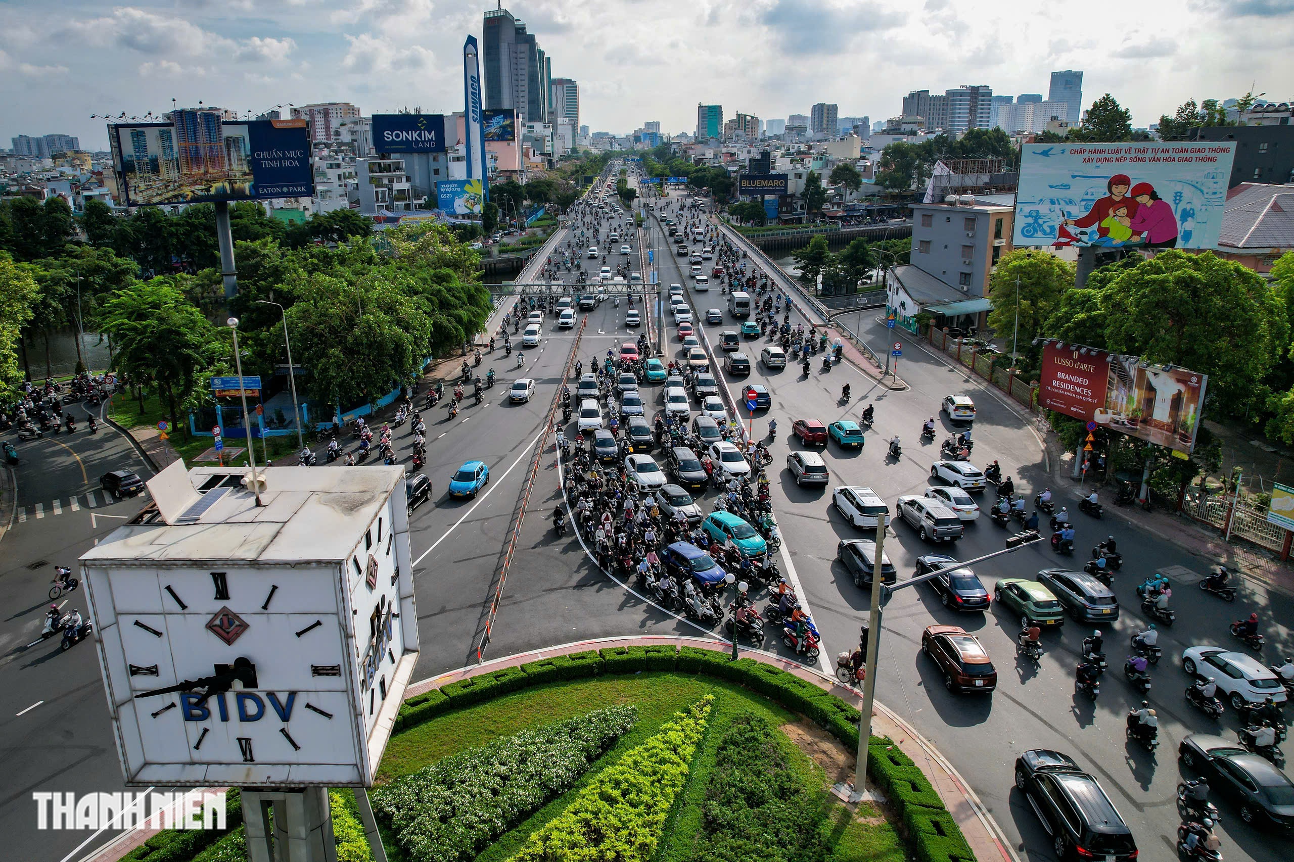 Vòng xoay Điện Biên Phủ bớt kẹt xe khi mở thêm làn rẽ trái - Ảnh 2.