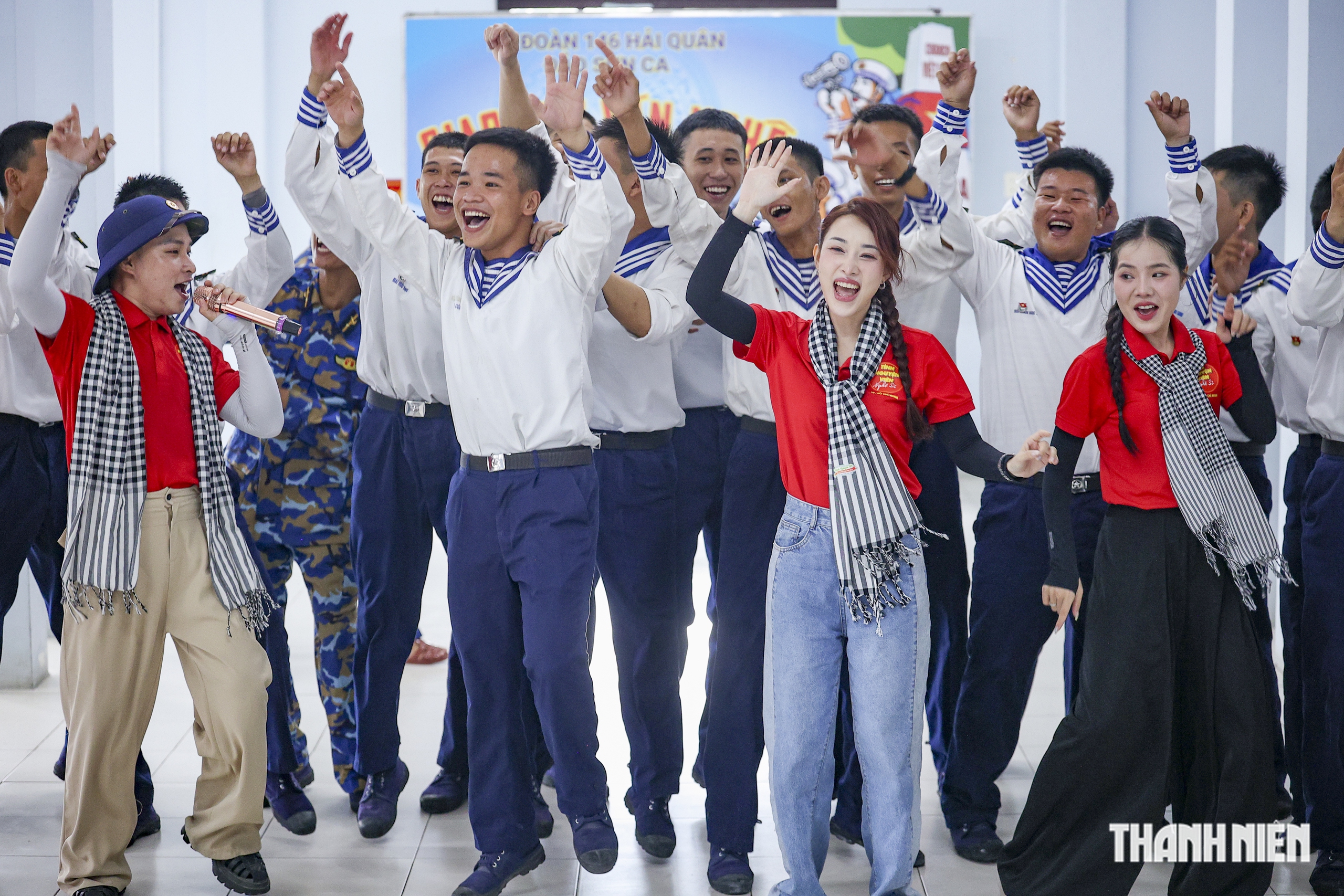Gói trọn ân tình gửi Trường Sa- Ảnh 5. Gói trọn ân tình gửi Trường Sa- Ảnh 5.