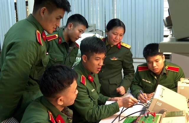 Sinh viên tốt nghiệp xuất sắc vào quân đội có thể được phong thượng úy- Ảnh 1. Sinh viên tốt nghiệp xuất sắc vào quân đội có thể được phong thượng úy- Ảnh 1.