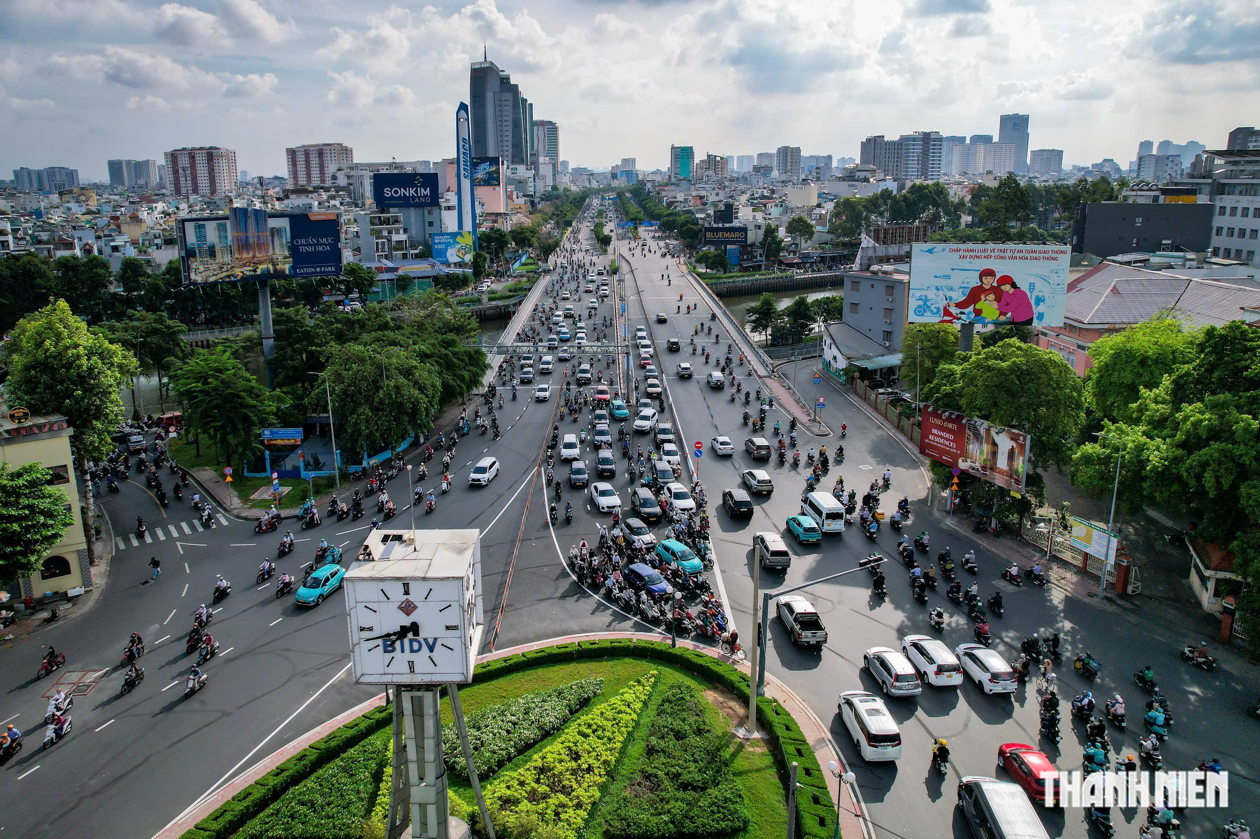 Đ&uacute;ng 4 th&aacute;ng bỏ chạy v&ograve;ng xuyến, v&ograve;ng xoay Điện Bi&ecirc;n Phủ giờ ra sao? - Ảnh 4.