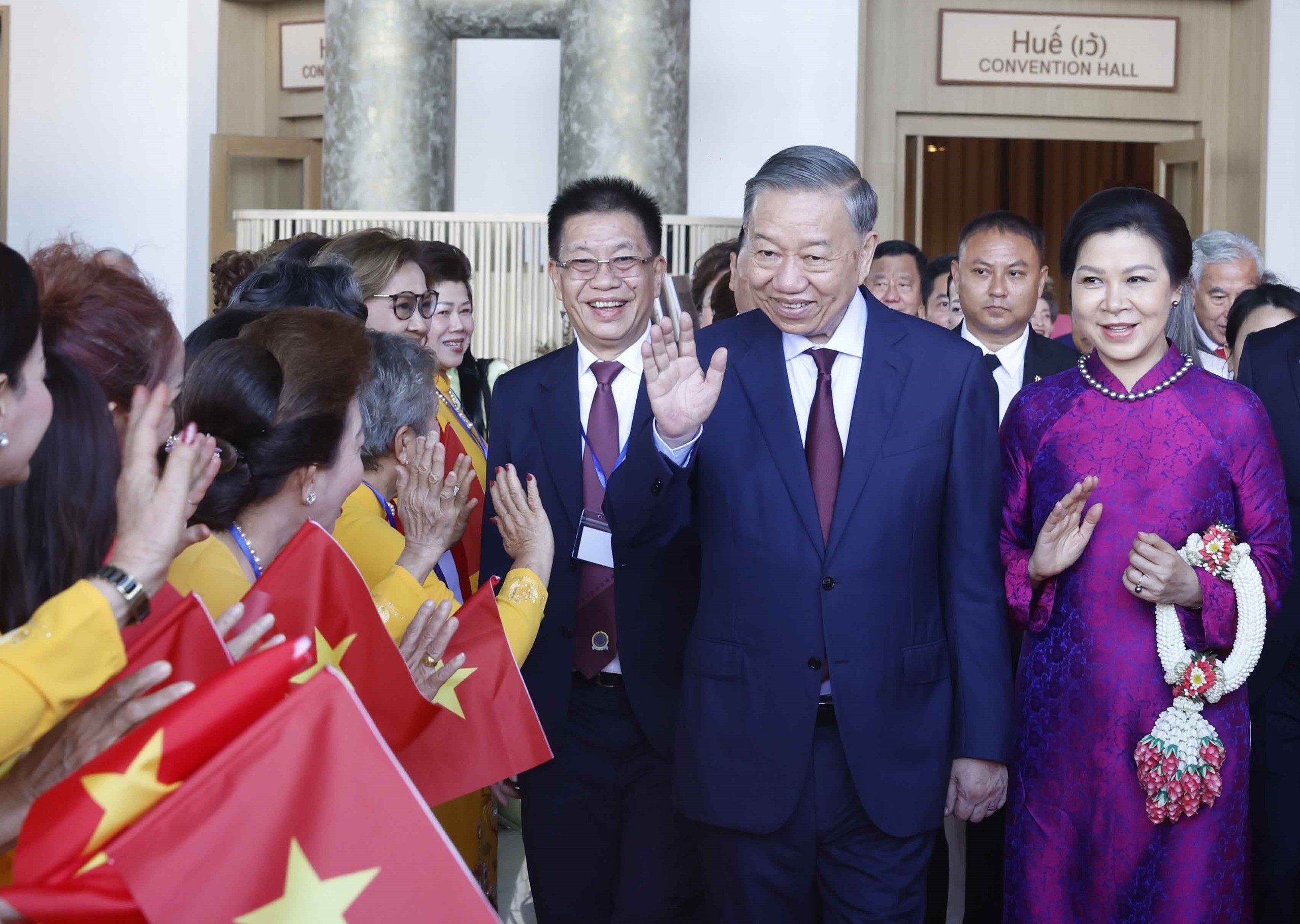 Tổng Bí thư, Chủ tịch nước Tô Lâm gặp gỡ cộng đồng người Việt Nam tại Thái Lan- Ảnh 1. Tổng Bí thư, Chủ tịch nước Tô Lâm gặp gỡ cộng đồng người Việt Nam tại Thái Lan- Ảnh 1.