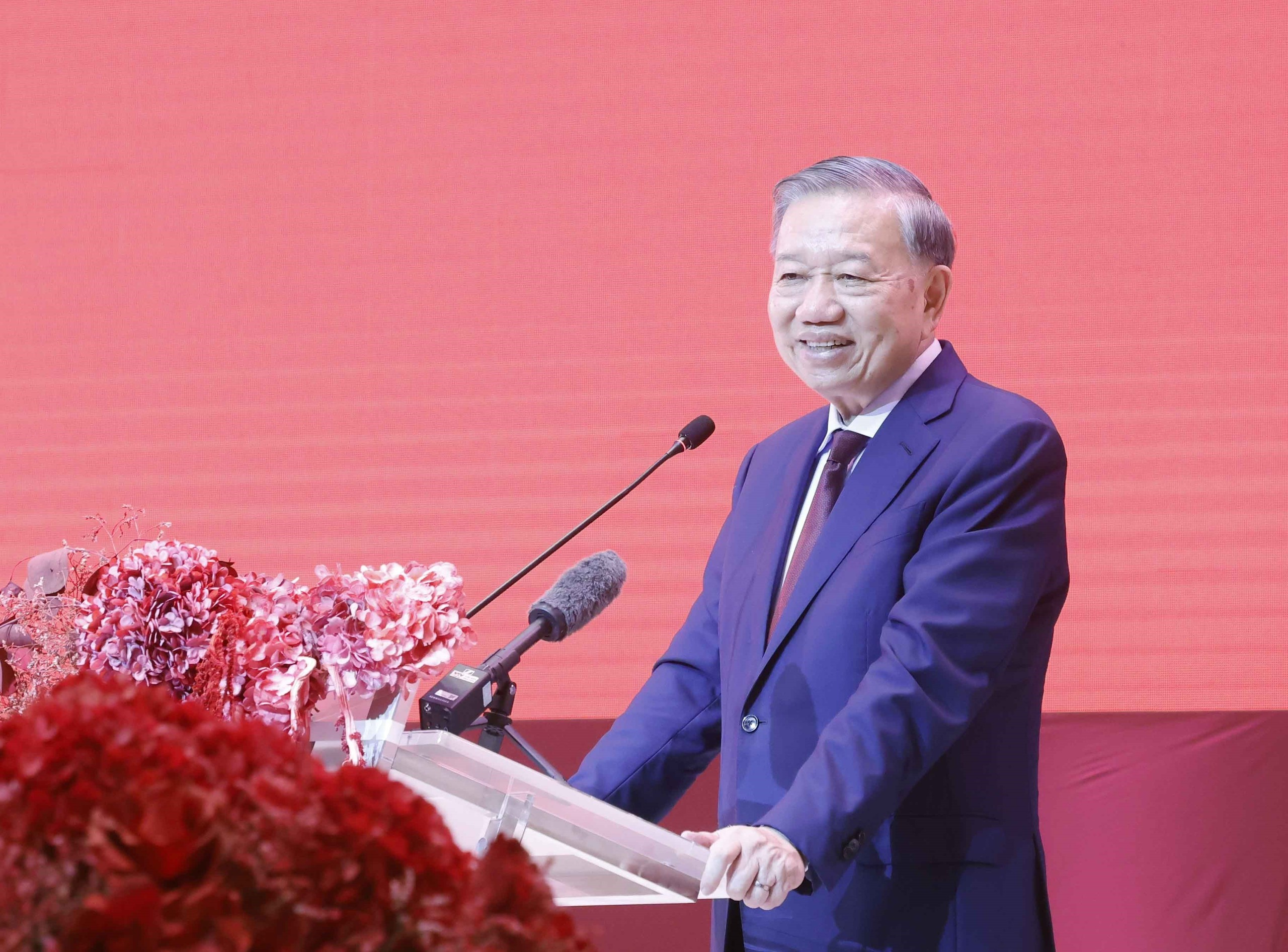 Tổng Bí thư, Chủ tịch nước Tô Lâm gặp gỡ cộng đồng người Việt Nam tại Thái Lan- Ảnh 2. Tổng Bí thư, Chủ tịch nước Tô Lâm gặp gỡ cộng đồng người Việt Nam tại Thái Lan- Ảnh 2.