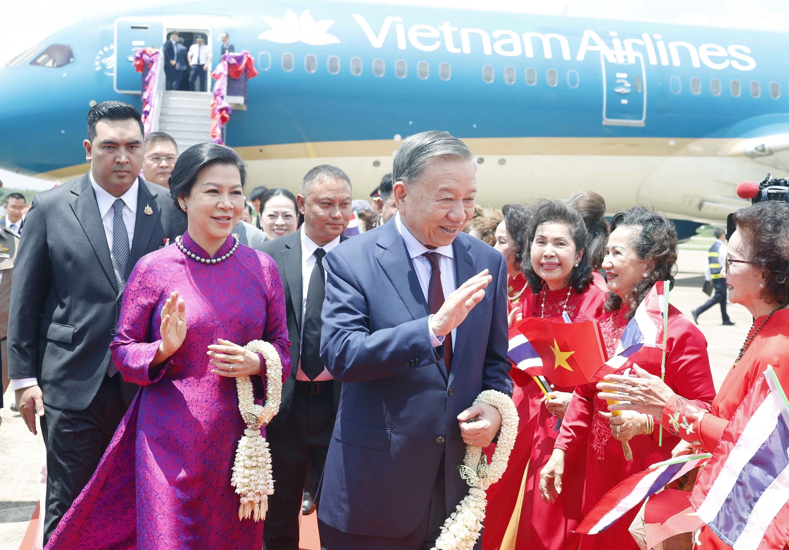 Tổng Bí thư, Chủ tịch nước Tô Lâm và phu nhân bắt đầu thăm chính thức Thái Lan- Ảnh 1. Tổng Bí thư, Chủ tịch nước Tô Lâm và phu nhân bắt đầu thăm chính thức Thái Lan- Ảnh 1.