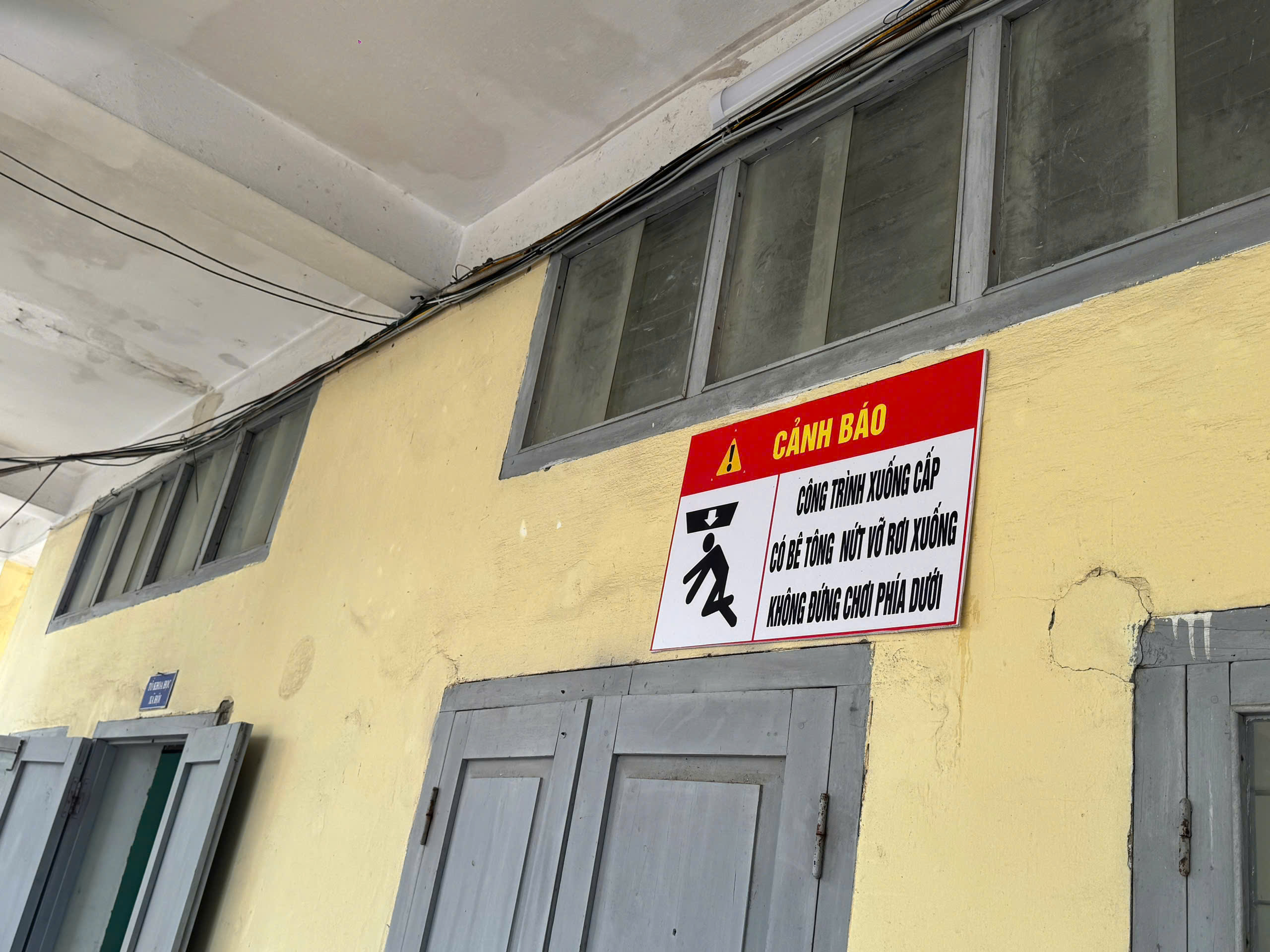 Trường nội trú Quảng Trị xuống cấp nghiêm trọng, lan can gãy, bê tông rơi từ trần nhà- Ảnh 7. Trường nội trú Quảng Trị xuống cấp nghiêm trọng, lan can gãy, bê tông rơi từ trần nhà- Ảnh 7.