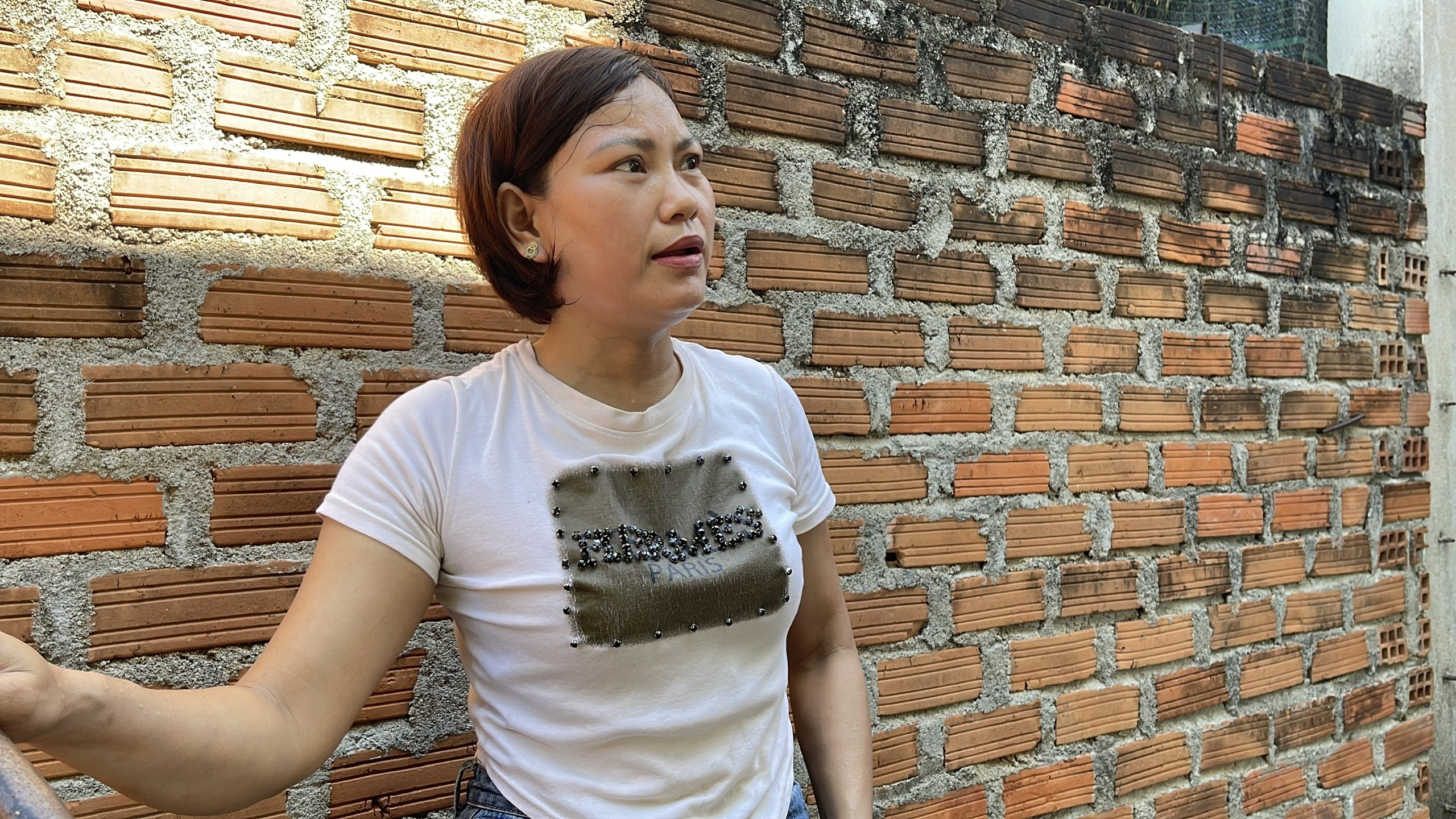 Chờ nhiều giờ nhận hỗ trợ thiệt hại bão lũ, có hộ chỉ được 1.300 đồng- Ảnh 2. Chờ nhiều giờ nhận hỗ trợ thiệt hại bão lũ, có hộ chỉ được 1.300 đồng- Ảnh 2.