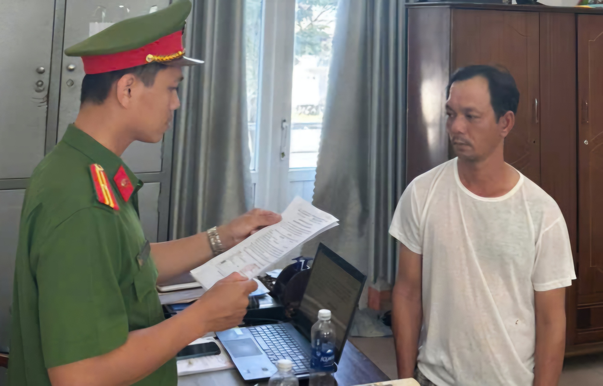 Đà Nẵng: Bắt nghi phạm dùng dao kề cổ nhân viên khách sạn cướp điện thoại- Ảnh 1.
