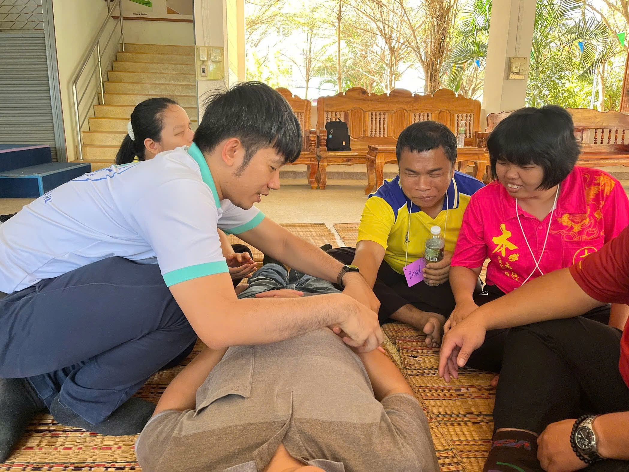 Cựu sinh vi&ecirc;n &Uacute;c khước từ trời T&acirc;y, d&agrave;nh cả thanh xu&acirc;n để&hellip; cứu người - Ảnh 1.