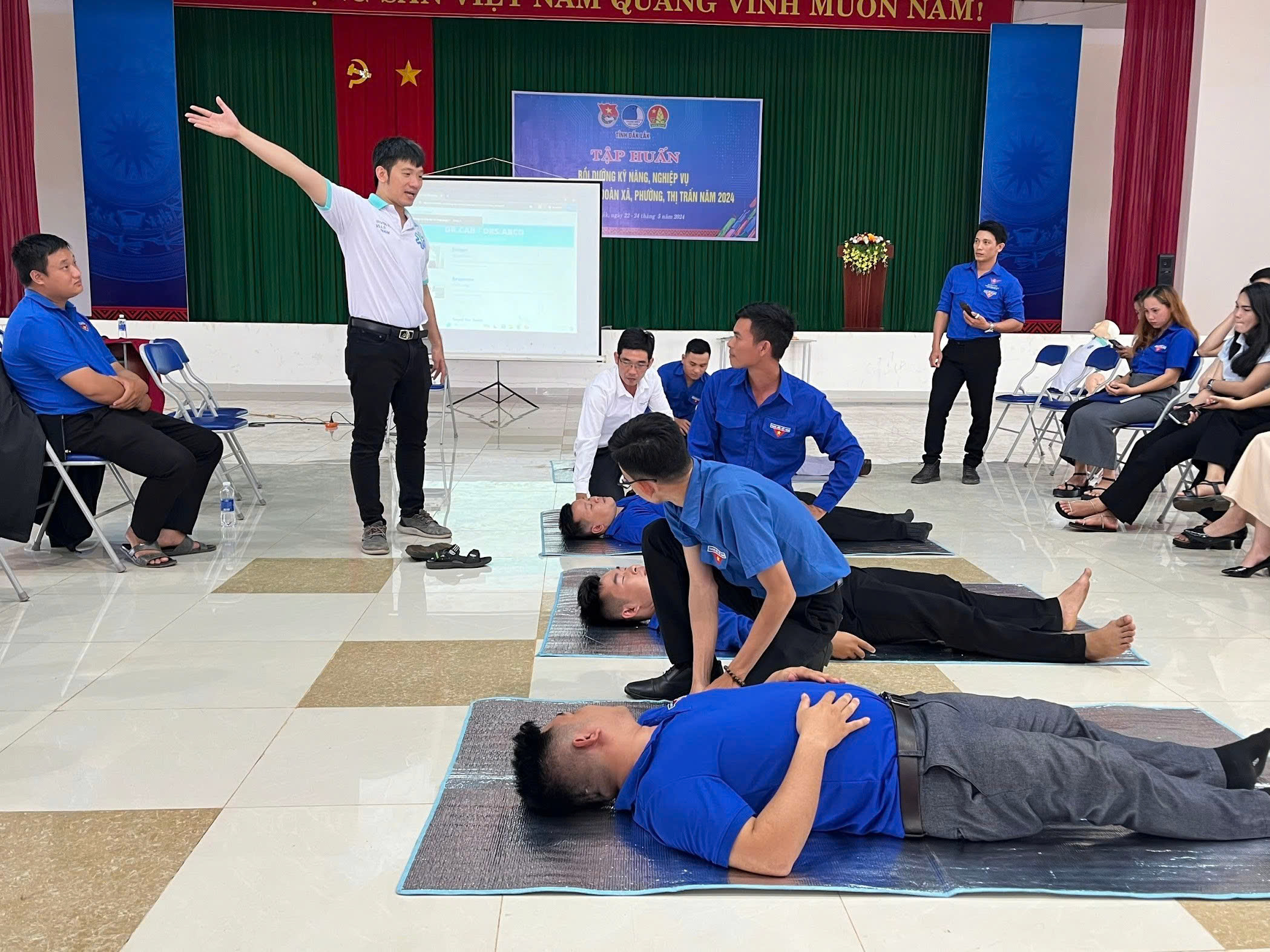Cựu sinh vi&ecirc;n &Uacute;c khước từ trời T&acirc;y, d&agrave;nh cả thanh xu&acirc;n để&hellip; cứu người - Ảnh 4.