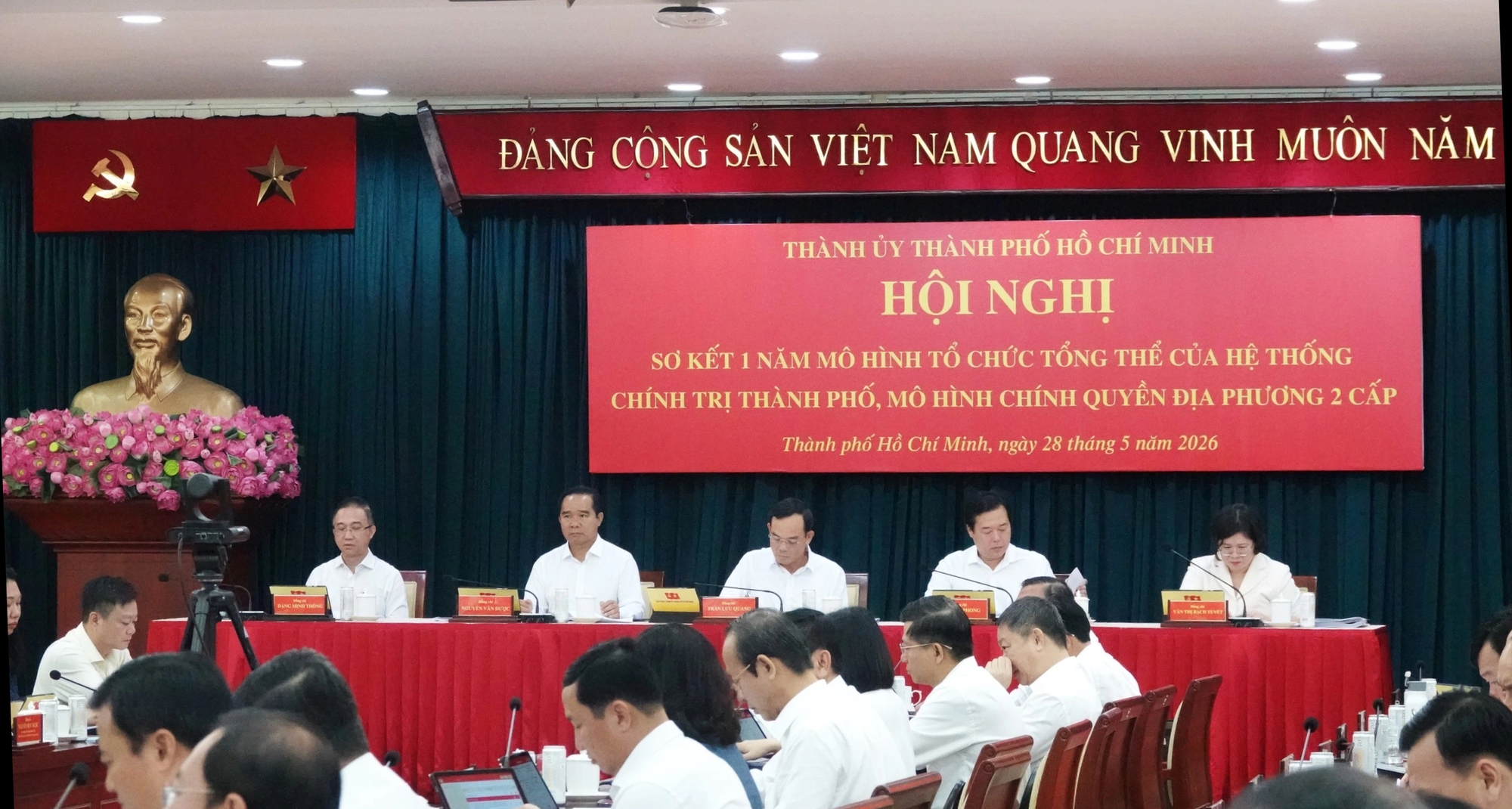 TP.HCM giảm hàng trăm đầu mối, trao thêm quyền cho phường, xã - Ảnh 1.