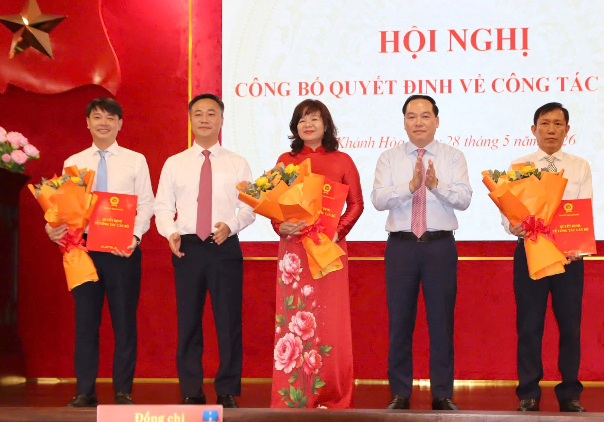 Khánh Hòa bổ nhiệm Giám đốc Sở Giáo dục và Đào tạo, Chánh văn phòng Tỉnh ủy- Ảnh 2. Khánh Hòa bổ nhiệm Giám đốc Sở Giáo dục và Đào tạo, Chánh văn phòng Tỉnh ủy- Ảnh 2.