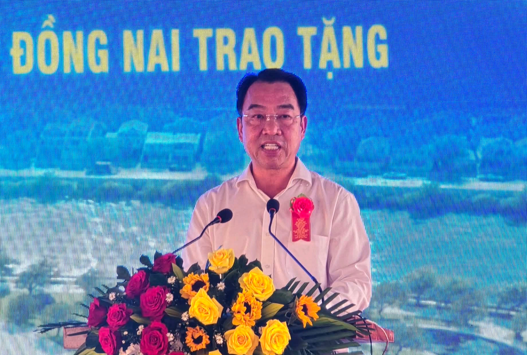 Cà Mau đồng loạt động thổ đền tri ân, nhà ở và công trình an sinh - Ảnh 2.