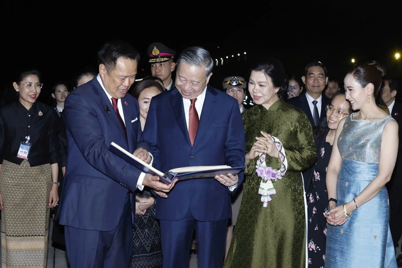 Thủ tướng Thái Lan tiễn Tổng Bí thư, Chủ tịch nước Tô Lâm tại sân bay- Ảnh 1. Thủ tướng Thái Lan tiễn Tổng Bí thư, Chủ tịch nước Tô Lâm tại sân bay- Ảnh 1.