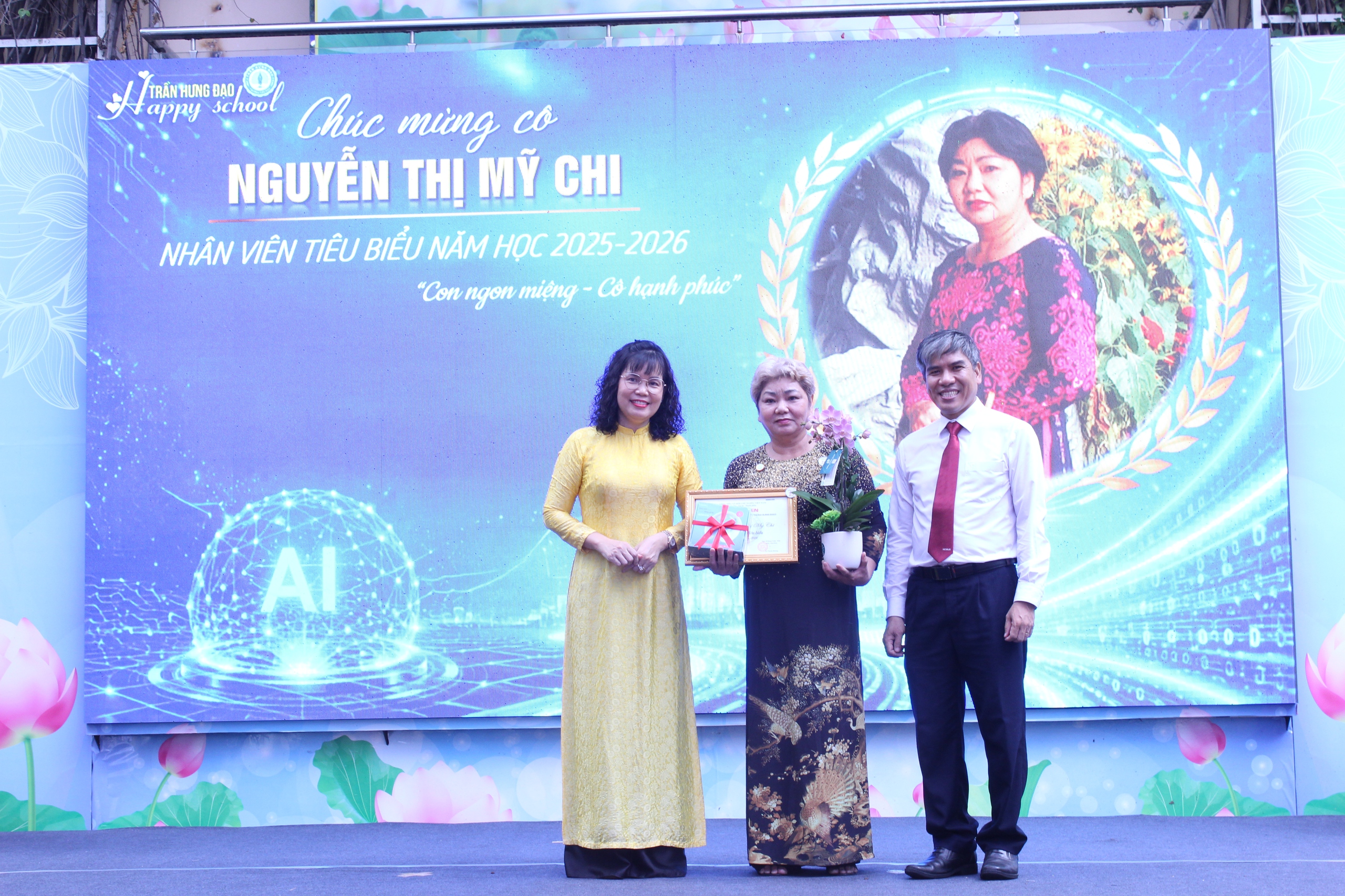 Ng&agrave;y tổng kết năm học, c&acirc;u chuyện x&uacute;c động ở s&acirc;n trường - Ảnh 9.
