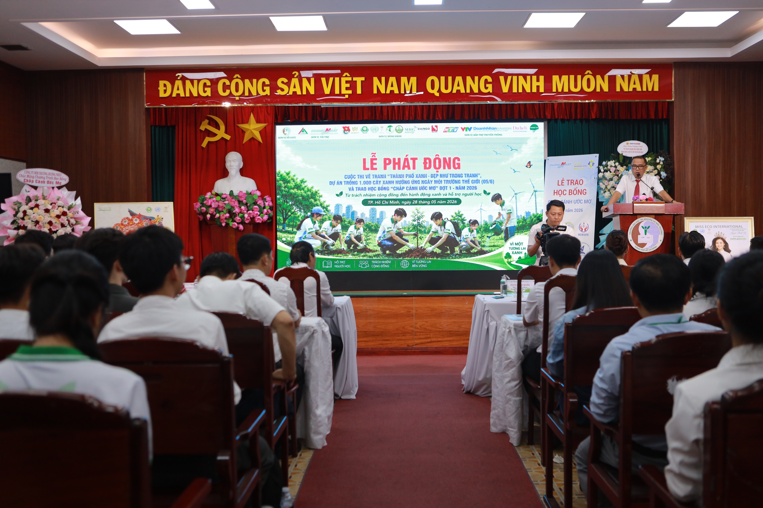 Phát động cuộc thi vẽ tranh kết hợp trồng 1.000 cây xanh bảo vệ môi trường - Ảnh 1.