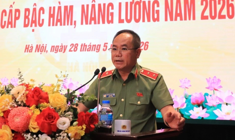 Hơn 5.000 chiến sĩ Công an Hà Nội được thăng hàm, nâng lương- Ảnh 2.