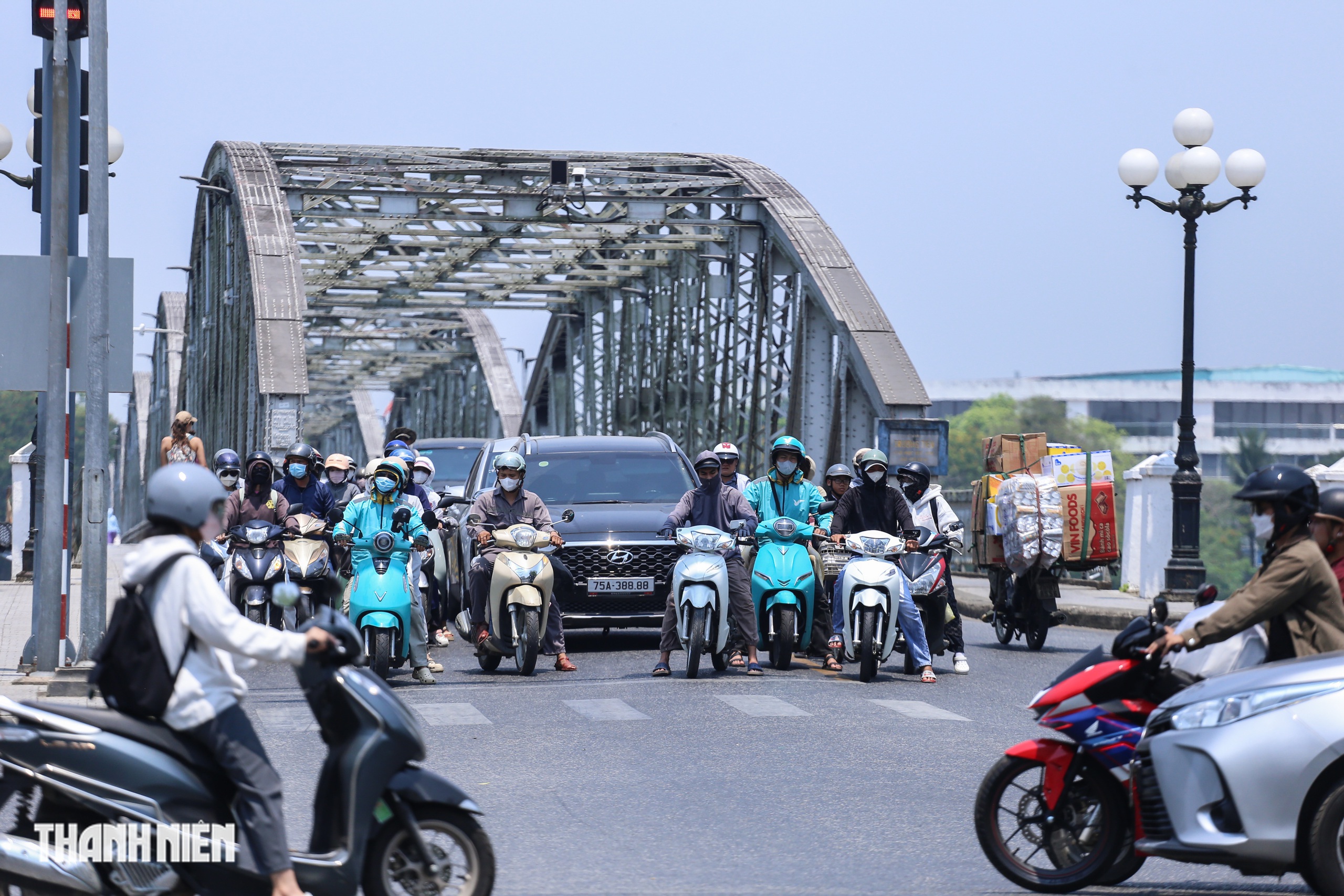 Cầu Trường Tiền sẽ sửa chữa trong 150 ngày, phương tiện lưu thông như thế nào? - Ảnh 2.