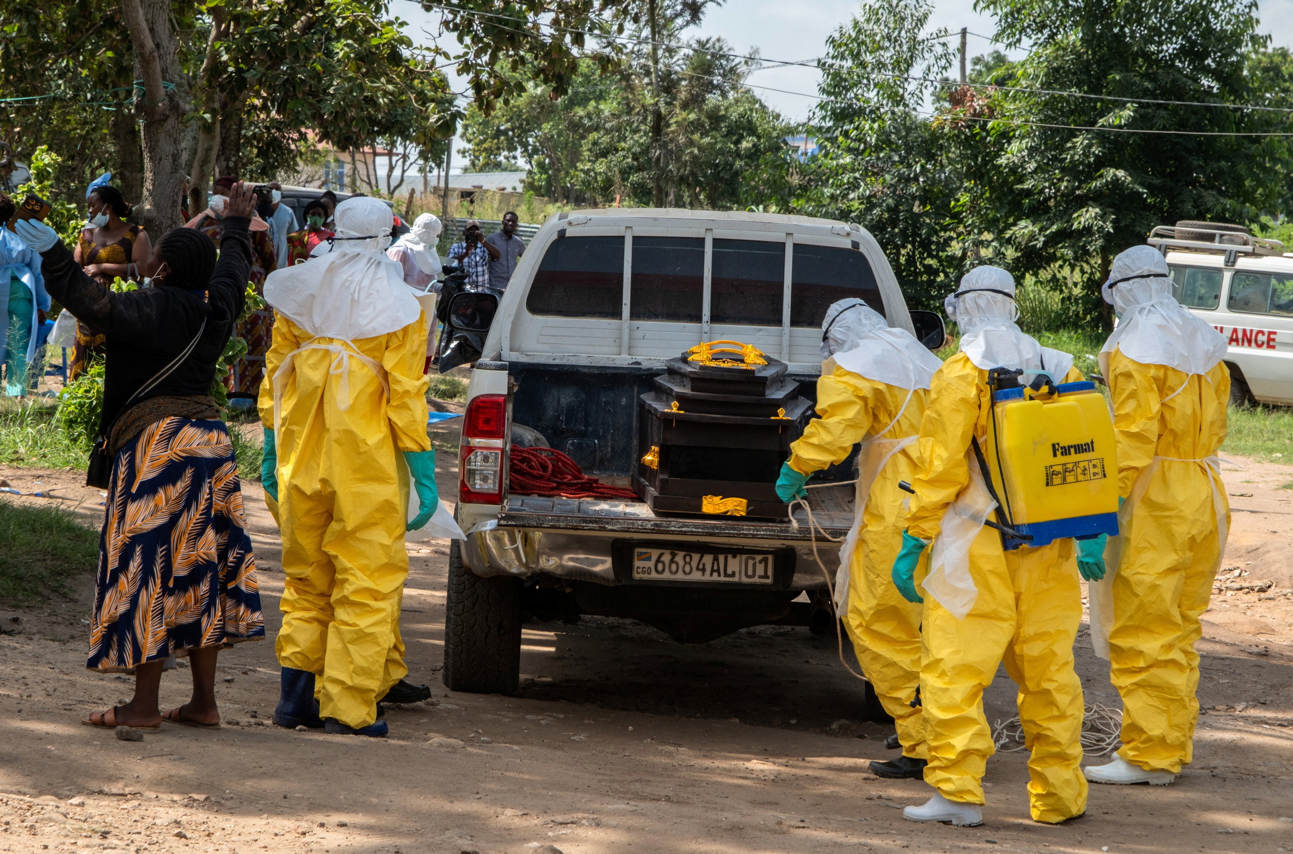 Ebola bùng 'nhanh như chớp' ở Congo, vượt xa khả năng ứng phó của thế giới - Ảnh 1.