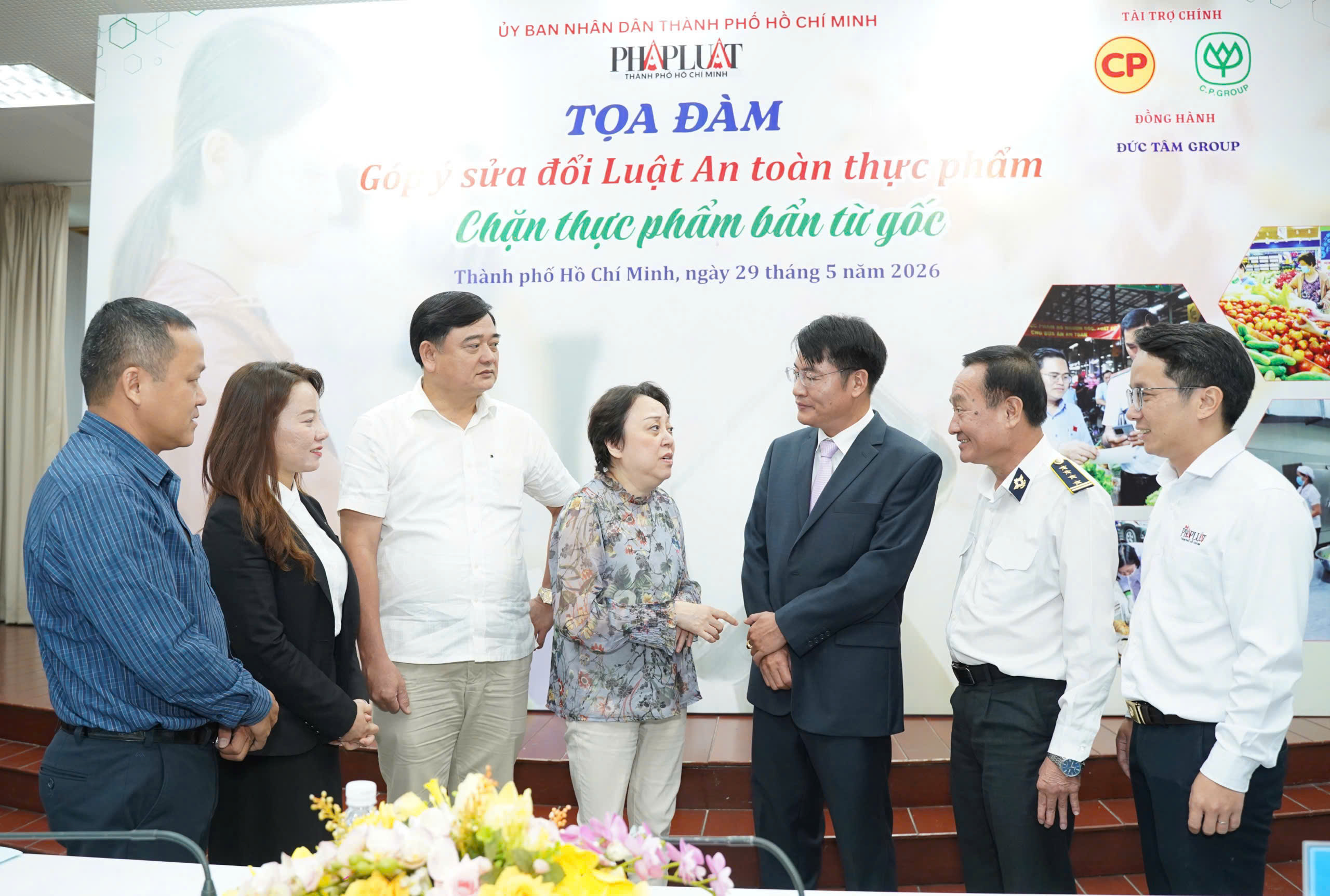 Còn mua axit, xyanua dễ như mua rau thì khó quản lý an toàn thực phẩm - Ảnh 1.