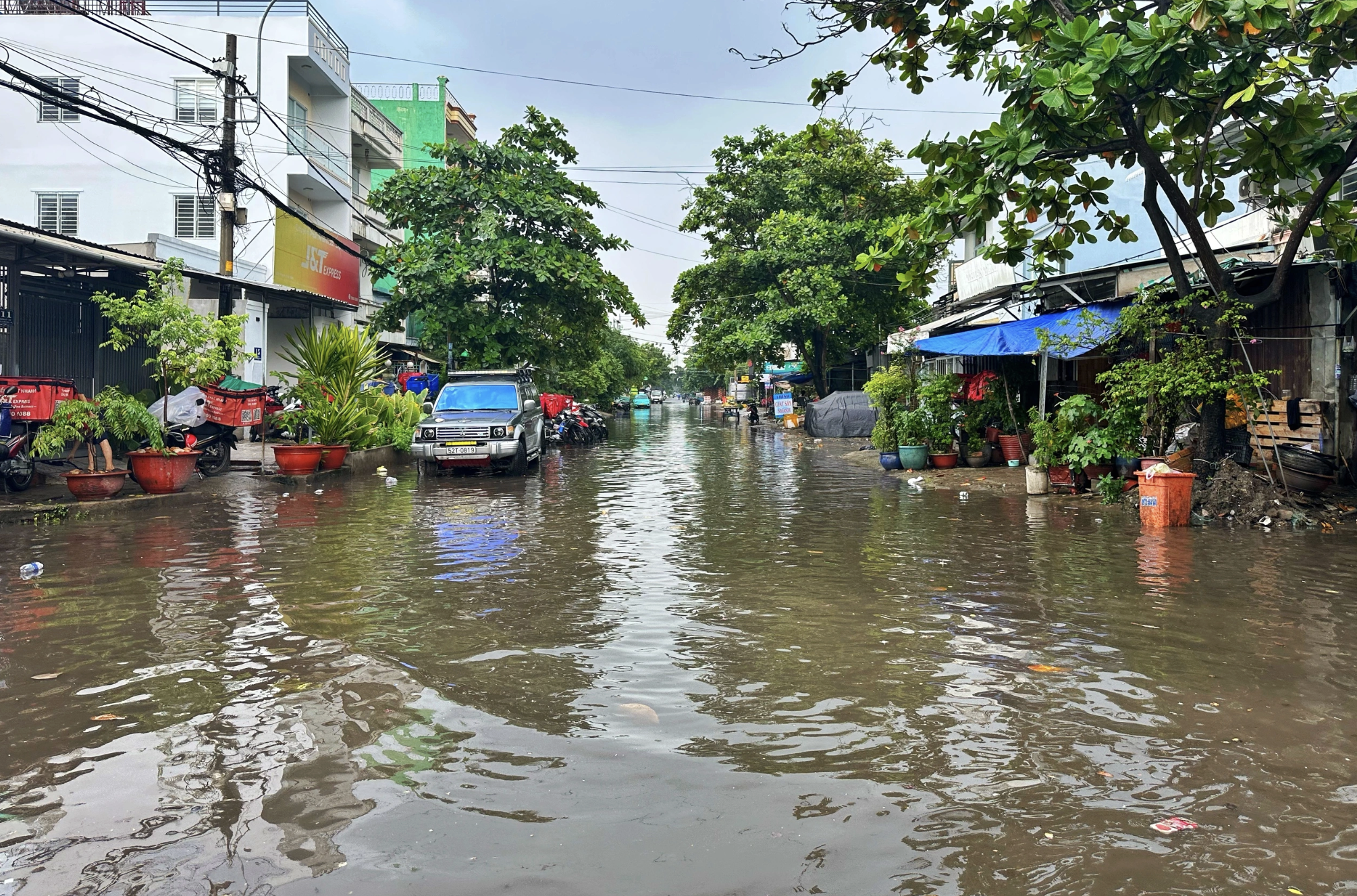 Rốn ngập ở TP.HCM 'thay da đổi thịt': Người dân 'quá vui' vì thoát cảnh lội nước - Ảnh 18.
