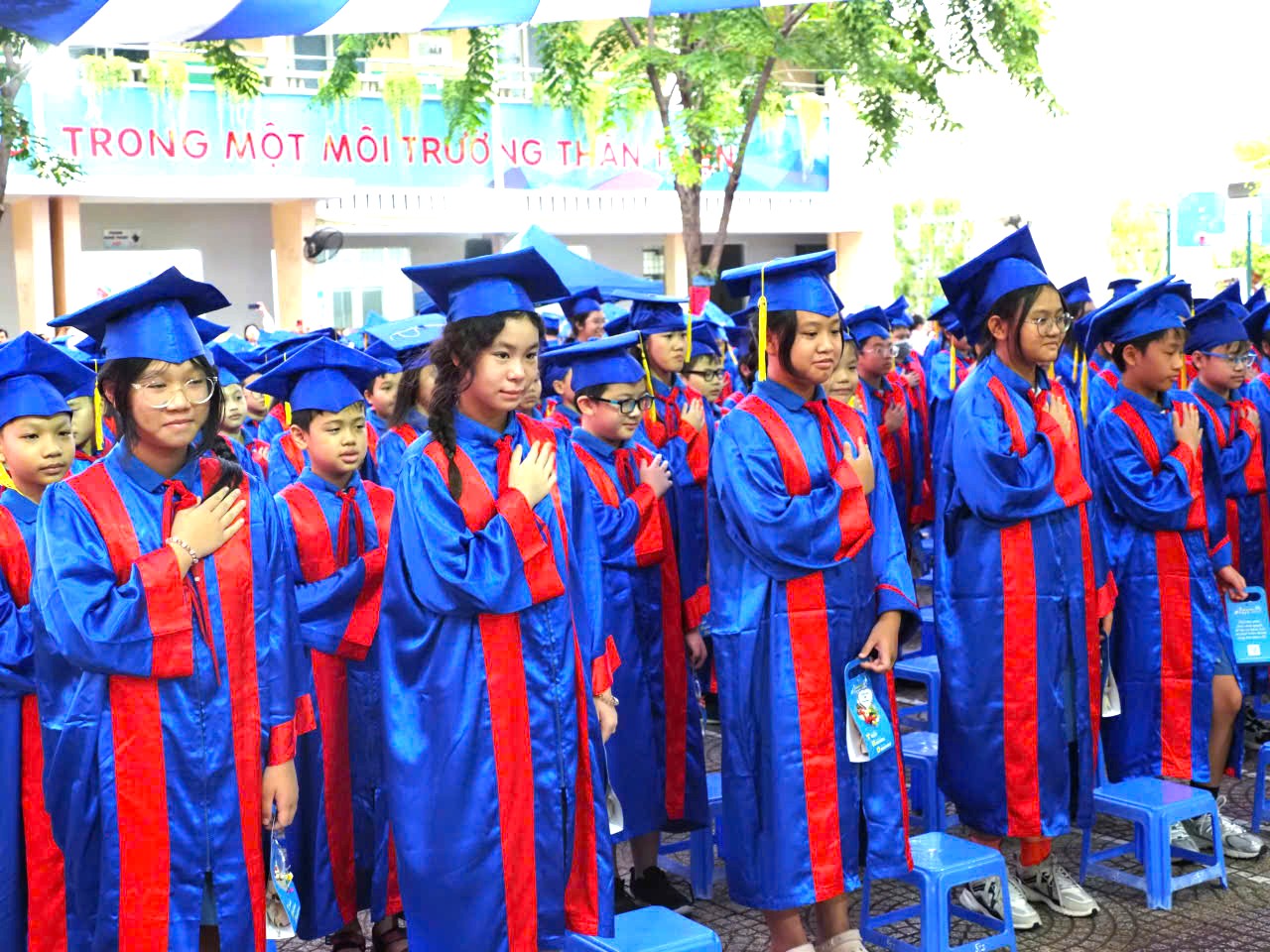 Lứa học sinh vào lớp 1 đúng đại dịch Covid-19 nay đã hoàn thành tiểu học - Ảnh 6.