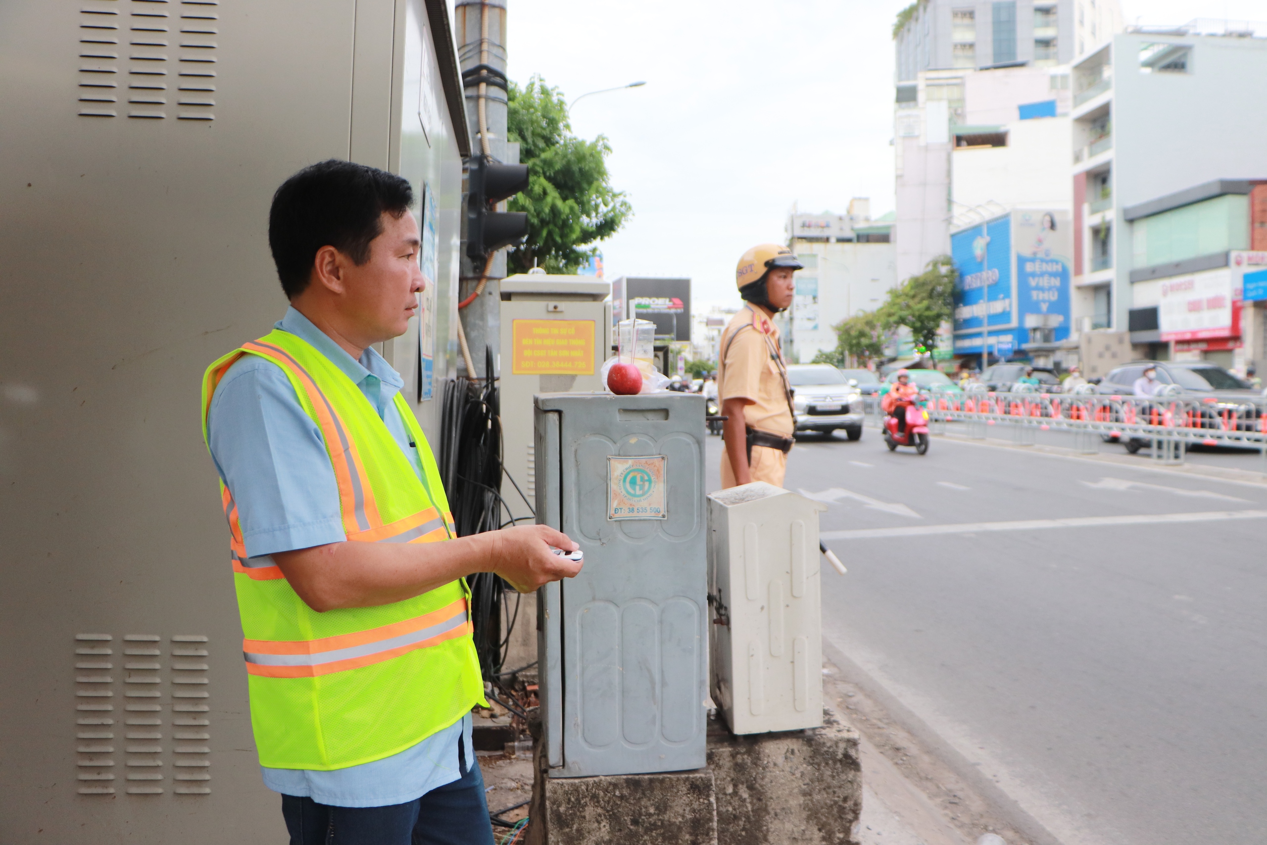 Dải ph&acirc;n c&aacute;ch d&ugrave;ng điện mặt trời đầu ti&ecirc;n ở TP.HCM c&oacute; g&igrave; đặc biệt?  - Ảnh 2.