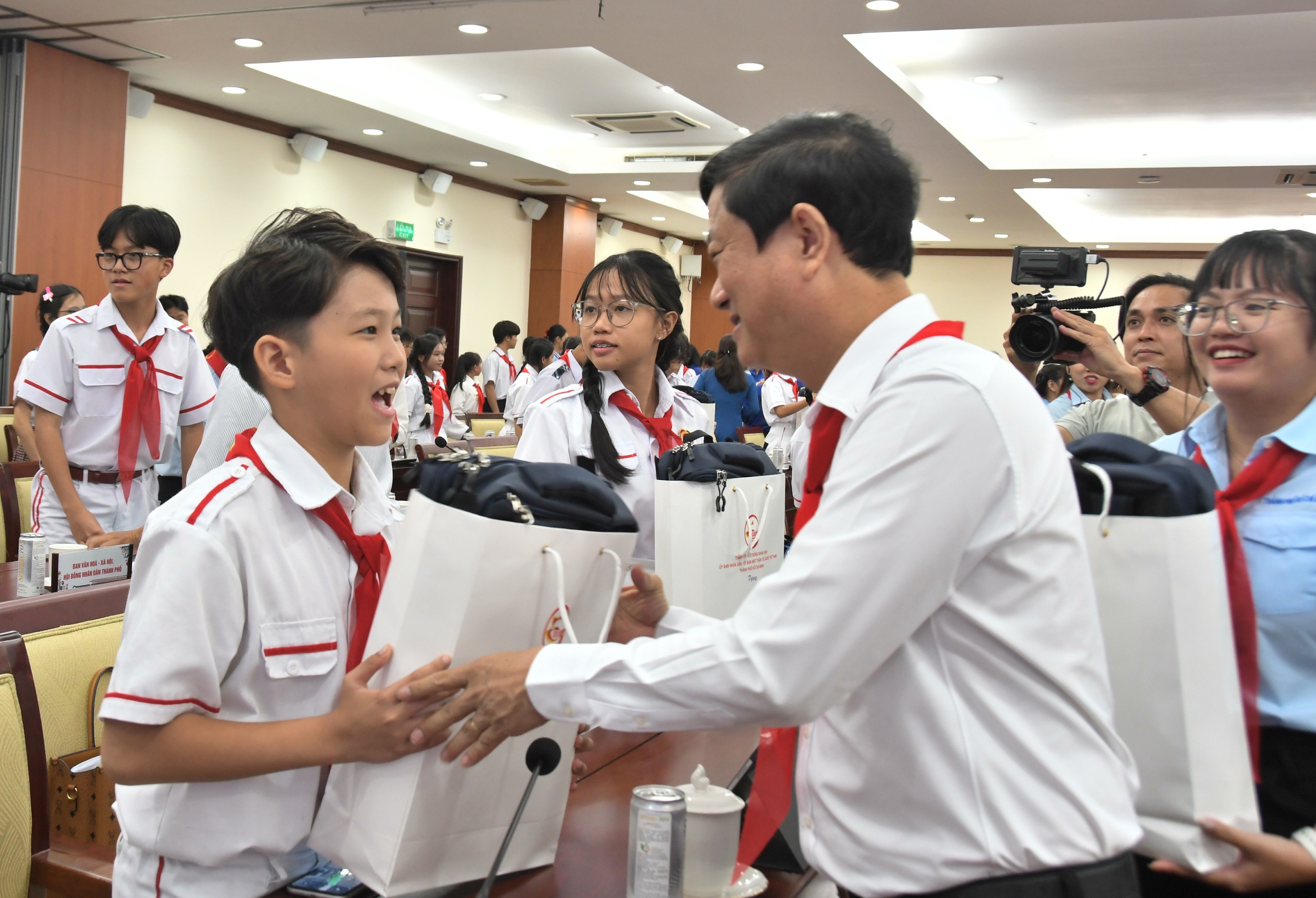 Thực phẩm bẩn nhức nhối khiến trẻ em phải kiến nghị với lãnh đạo thành phố - Ảnh 8.