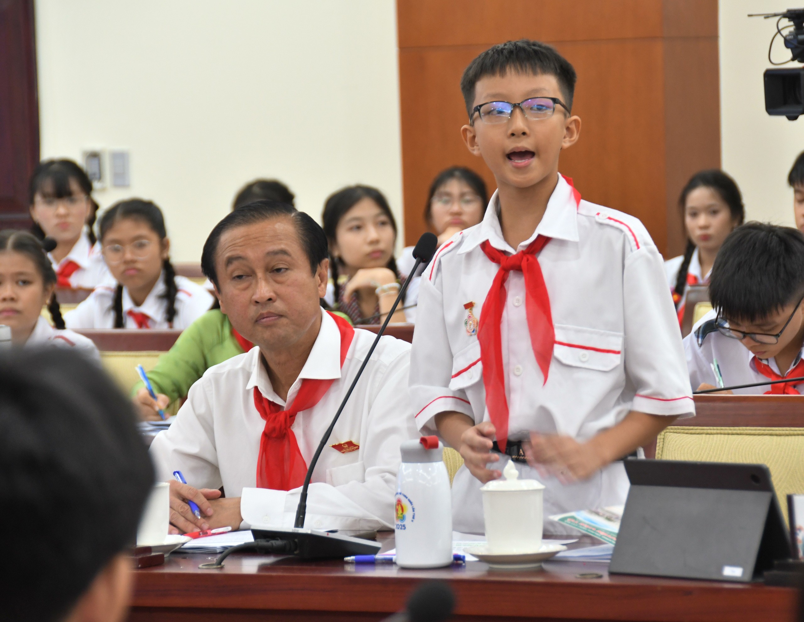 Thực phẩm bẩn nhức nhối khiến trẻ em phải kiến nghị với lãnh đạo thành phố - Ảnh 4.