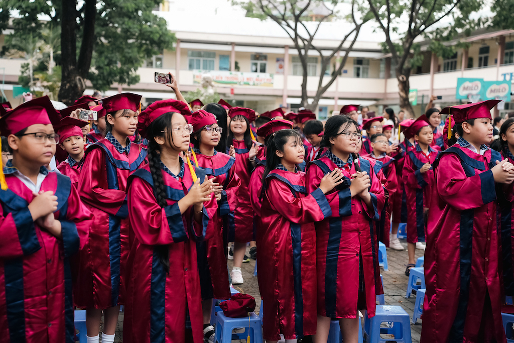 Lứa học sinh vào lớp 1 đúng đại dịch Covid-19 nay đã hoàn thành tiểu học - Ảnh 1.