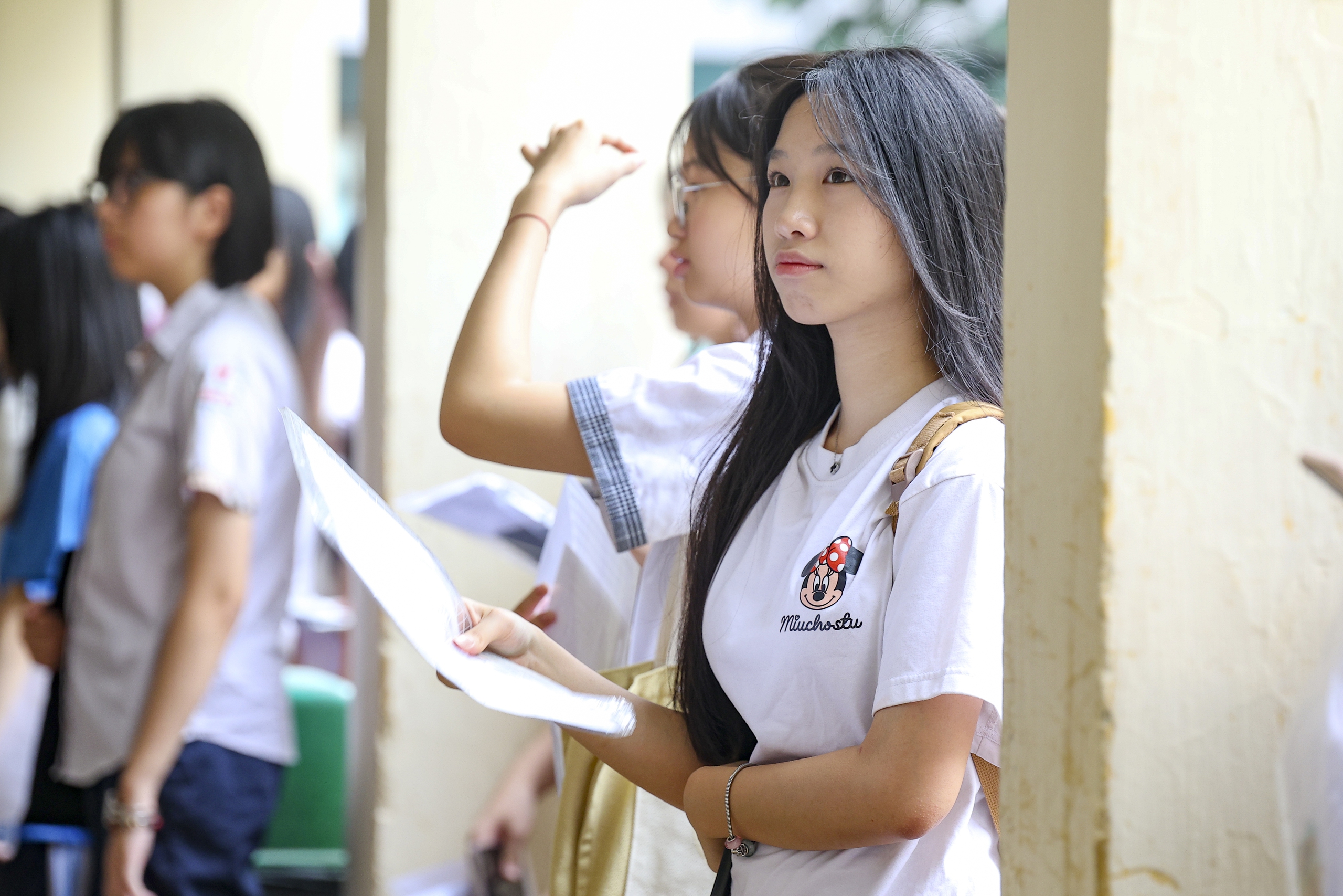Gần 125.000 học sinh Hà Nội làm thủ tục thi vào lớp 10 - Ảnh 5.