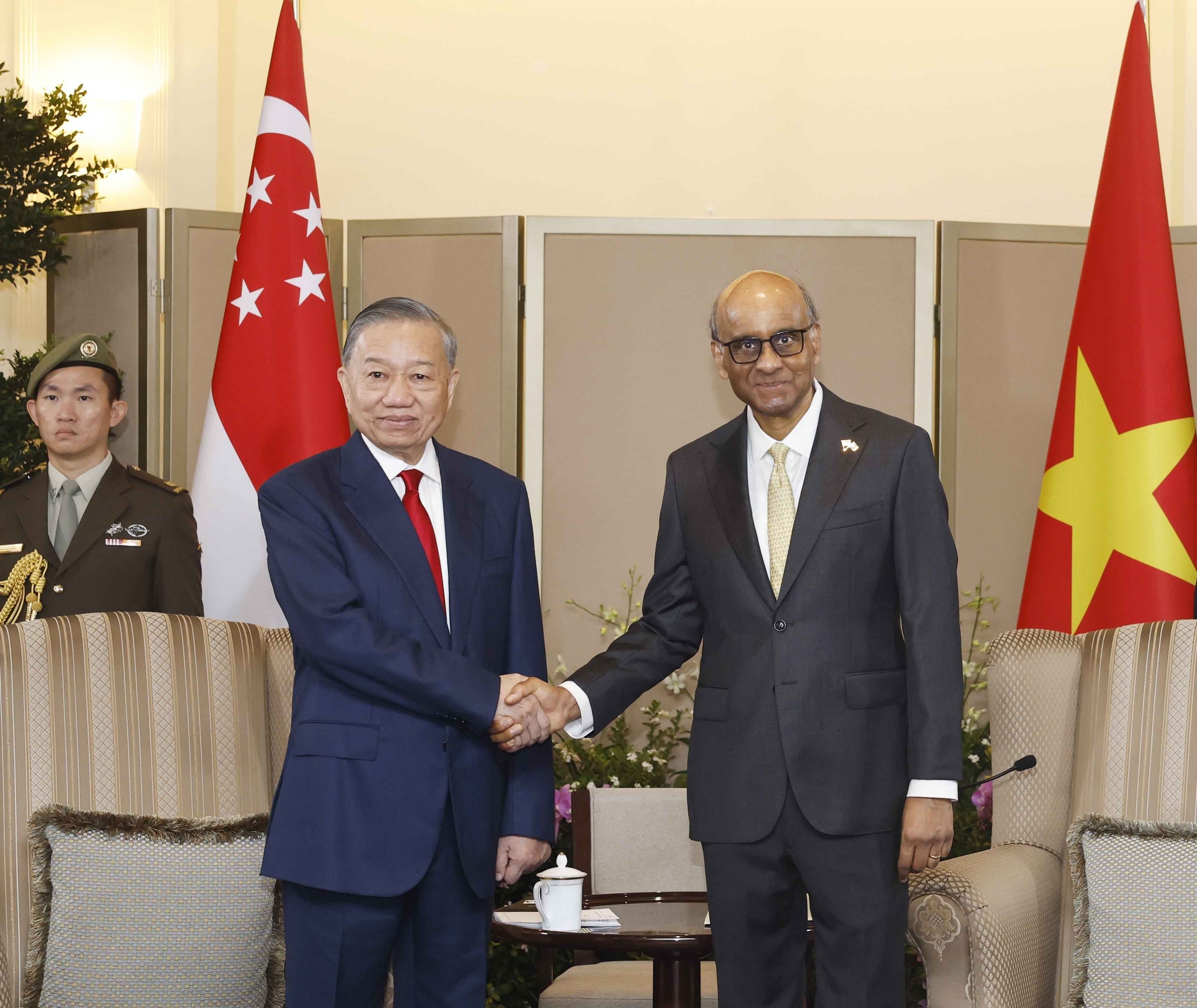 Việt Nam luôn dành ưu tiên cao cho quan hệ với Singapore- Ảnh 1. Việt Nam luôn dành ưu tiên cao cho quan hệ với Singapore- Ảnh 1.