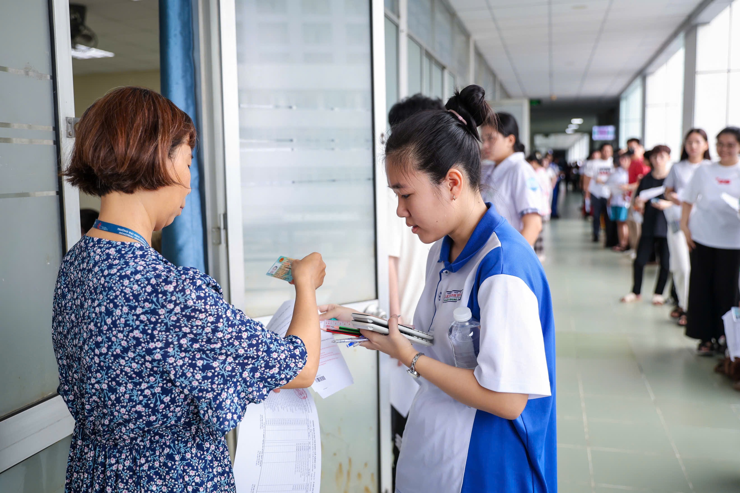 Chuẩn mực khảo thí: Ranh giới giữa học hỏi và sao chép khi xây dựng đề thi - Ảnh 3.