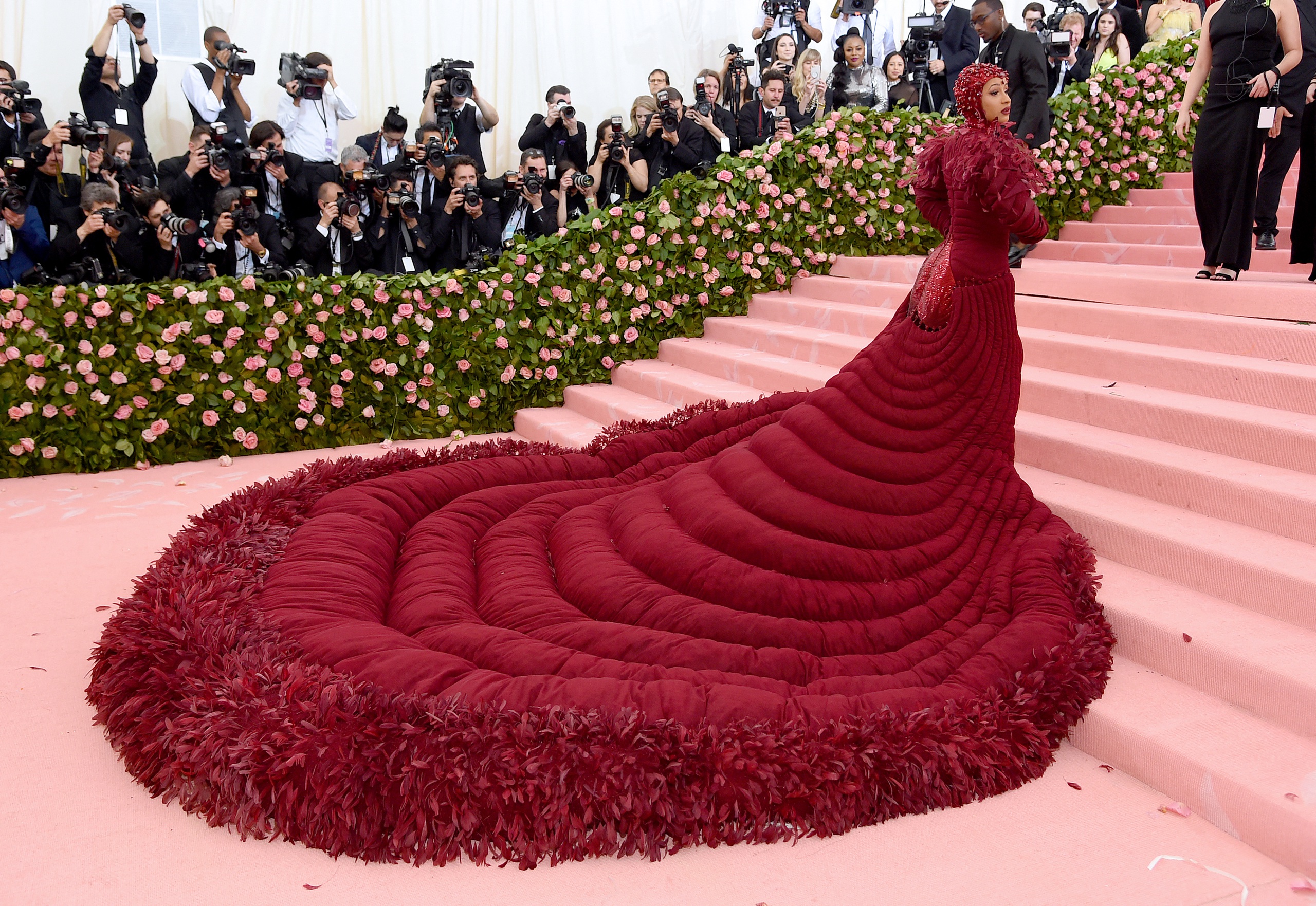 Những bộ c&aacute;nh kỳ c&ocirc;ng từng 'c&agrave;n qu&eacute;t' thảm đỏ Met Gala- Ảnh 7.