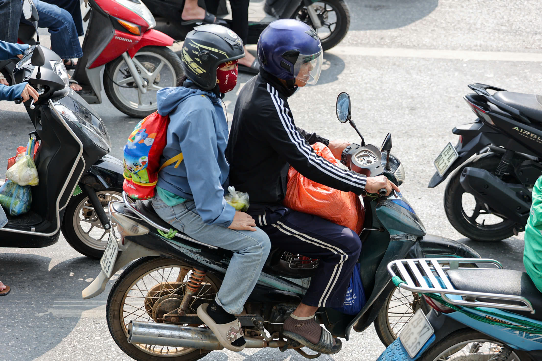 CSGT ph&acirc;n l&agrave;n c&aacute;ch 40 km, cửa ng&otilde; H&agrave; Nội dễ thở ng&agrave;y cuối nghỉ lễ - Ảnh 15.