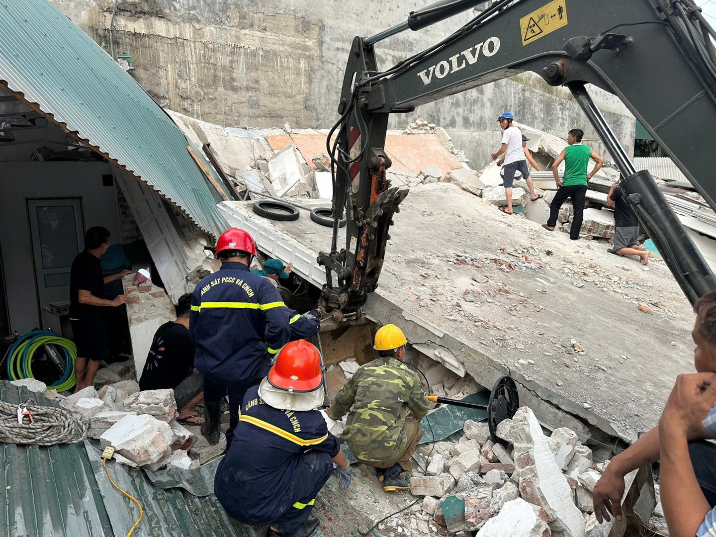 Sập nhà khi sửa chữa, chủ nhà tử vong tại chỗ - Ảnh 1.