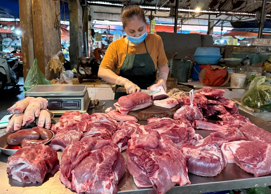 CPI tăng gần 4%, nhập siêu hơn 7 tỉ USD trong 4 tháng - Ảnh 1.