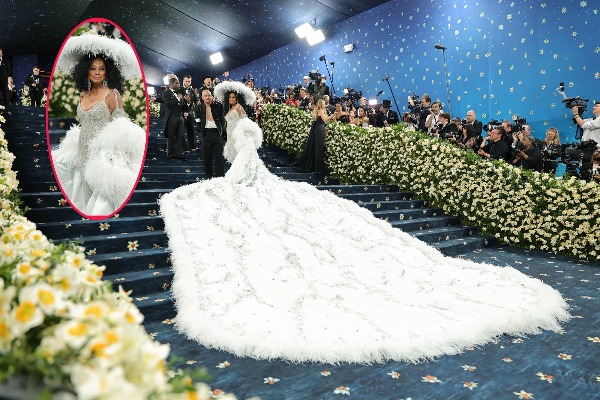 Những bộ c&aacute;nh kỳ c&ocirc;ng từng 'c&agrave;n qu&eacute;t' thảm đỏ Met Gala- Ảnh 1.