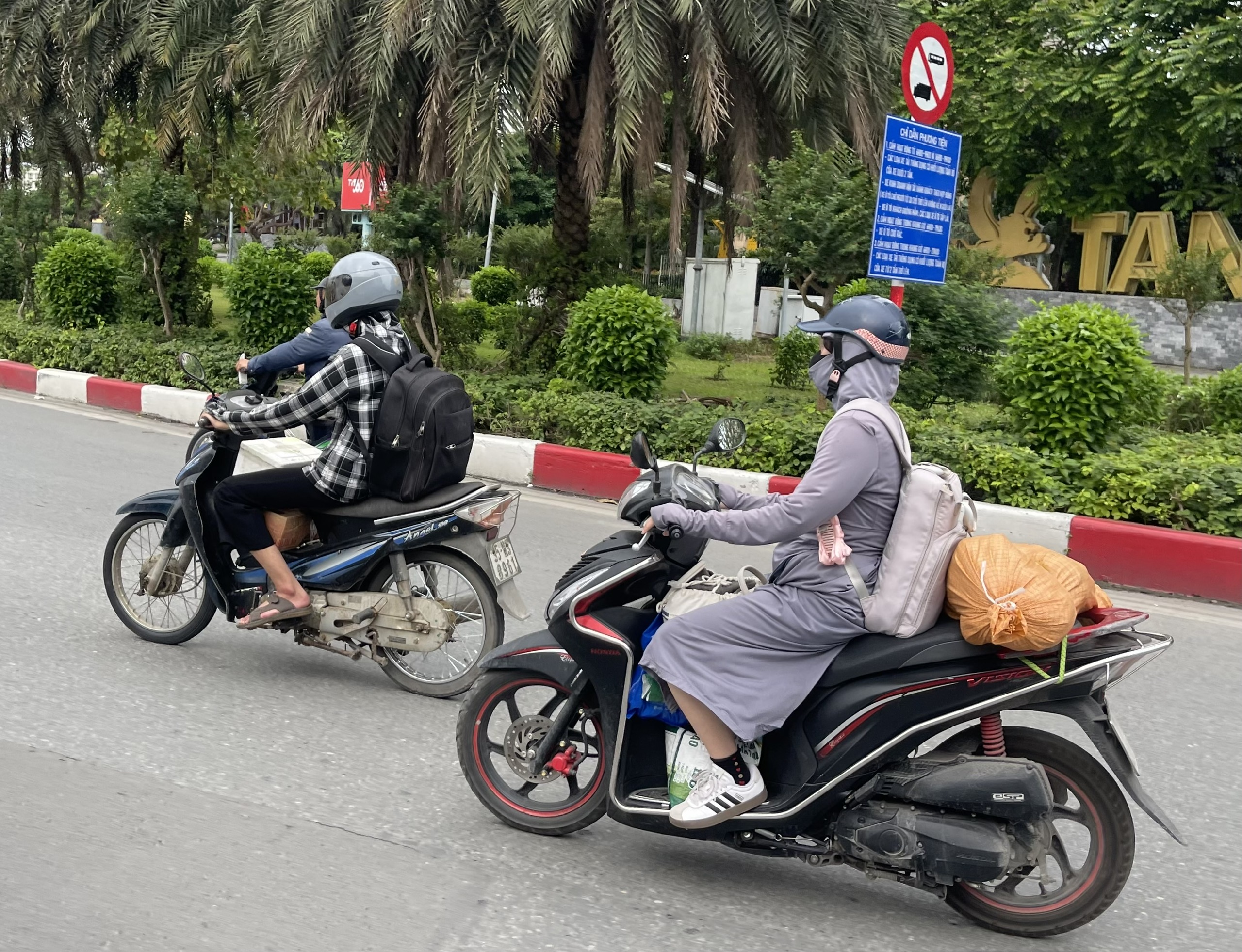 CSGT ph&acirc;n l&agrave;n c&aacute;ch 40 km, cửa ng&otilde; H&agrave; Nội dễ thở ng&agrave;y cuối nghỉ lễ - Ảnh 12.