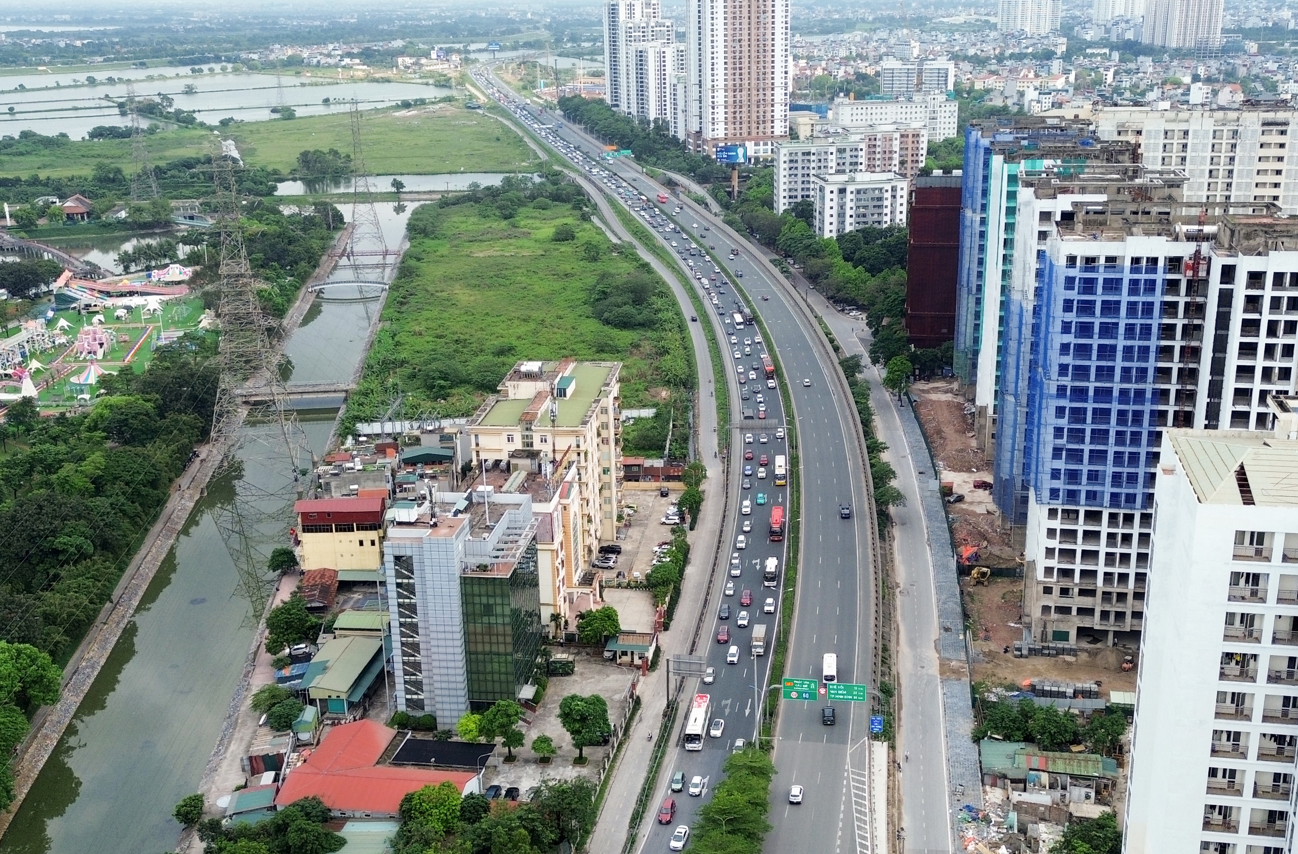 CSGT ph&acirc;n l&agrave;n c&aacute;ch 40 km, cửa ng&otilde; H&agrave; Nội dễ thở ng&agrave;y cuối nghỉ lễ - Ảnh 3.