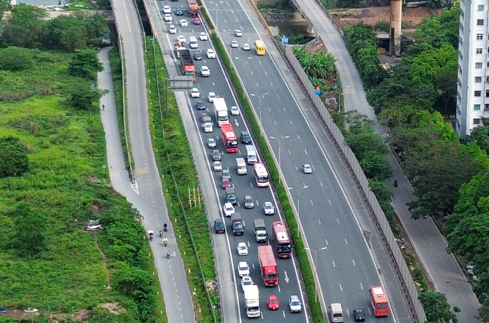 CSGT ph&acirc;n l&agrave;n c&aacute;ch 40 km, cửa ng&otilde; H&agrave; Nội dễ thở ng&agrave;y cuối nghỉ lễ - Ảnh 4.