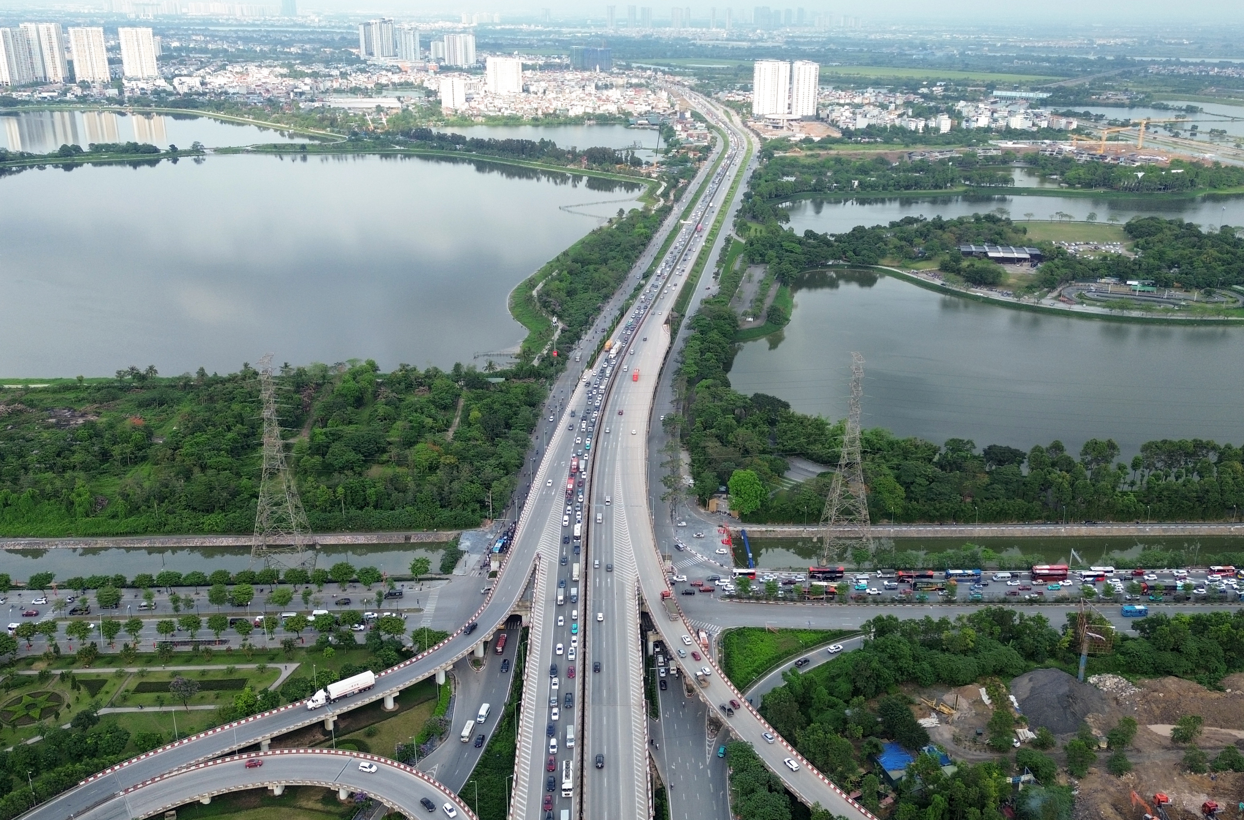 CSGT ph&acirc;n l&agrave;n c&aacute;ch 40 km, cửa ng&otilde; H&agrave; Nội dễ thở ng&agrave;y cuối nghỉ lễ - Ảnh 5.