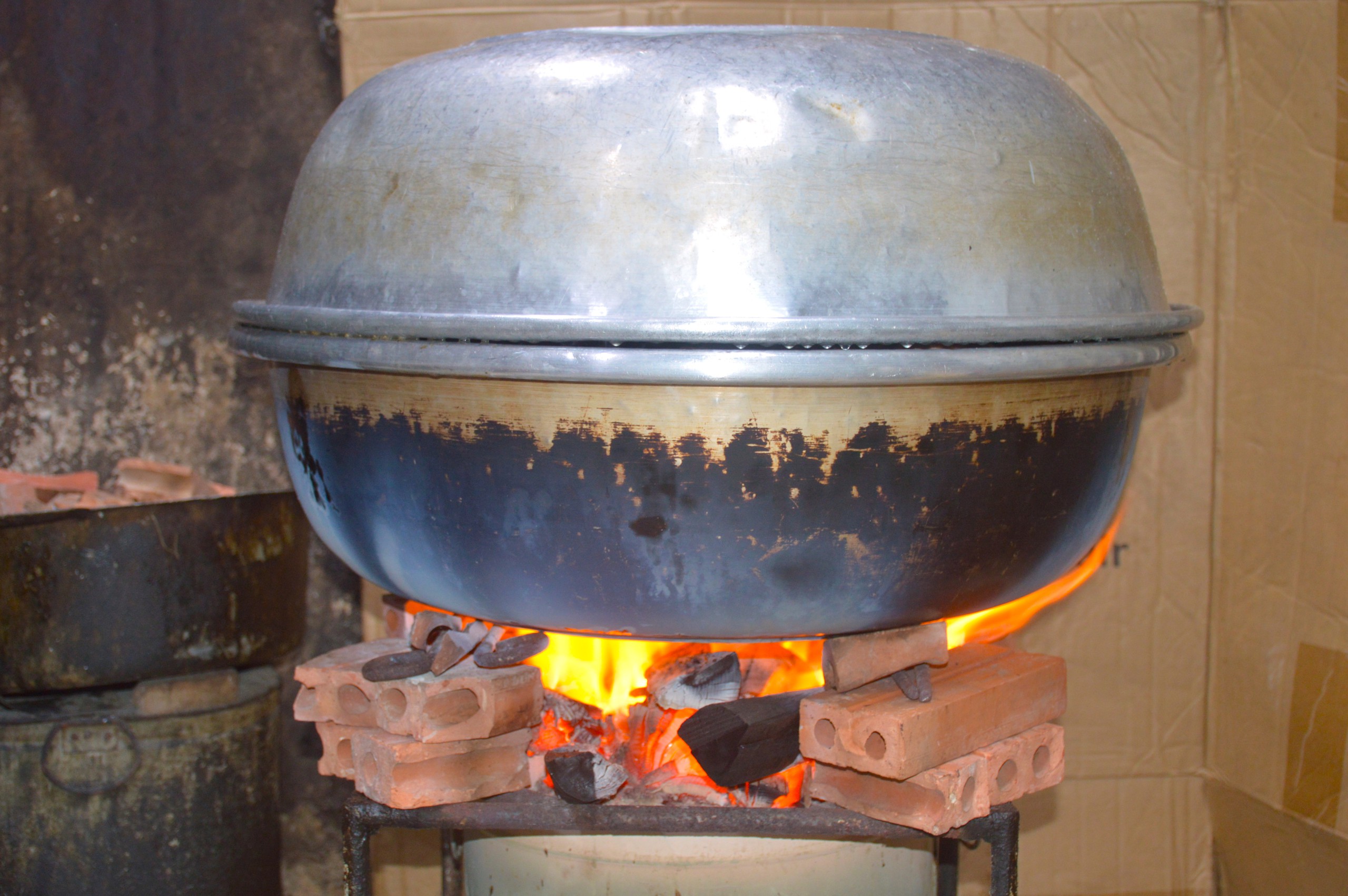 M&oacute;n gi&ograve; heo bắc thảo hơn nửa thế kỷ: B&iacute; quyết ở bếp lửa chưa từng tắt - Ảnh 2.