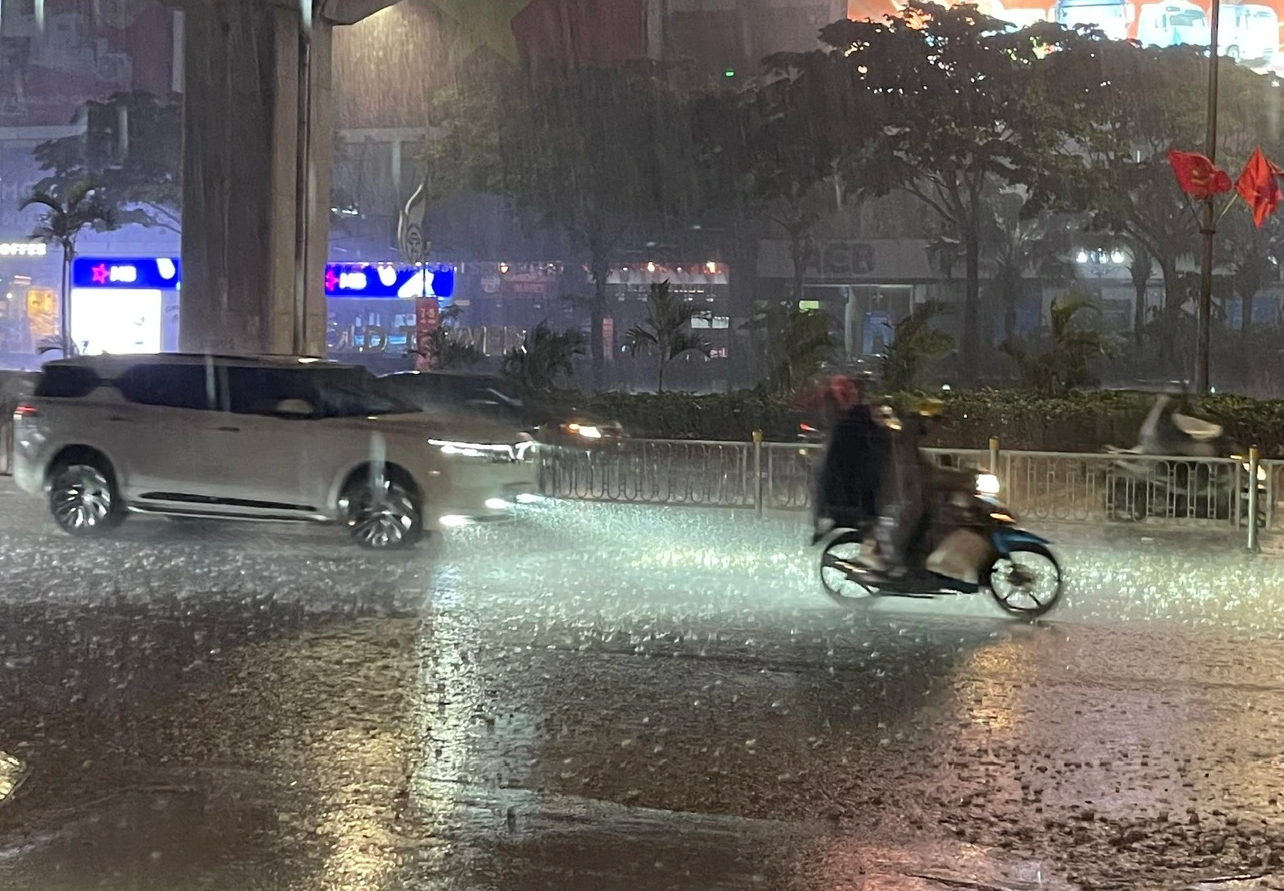 Dự báo thời tiết ngày 4.5: Không khí lạnh gây mưa lớn, sóng biển cao 3 m- Ảnh 1.