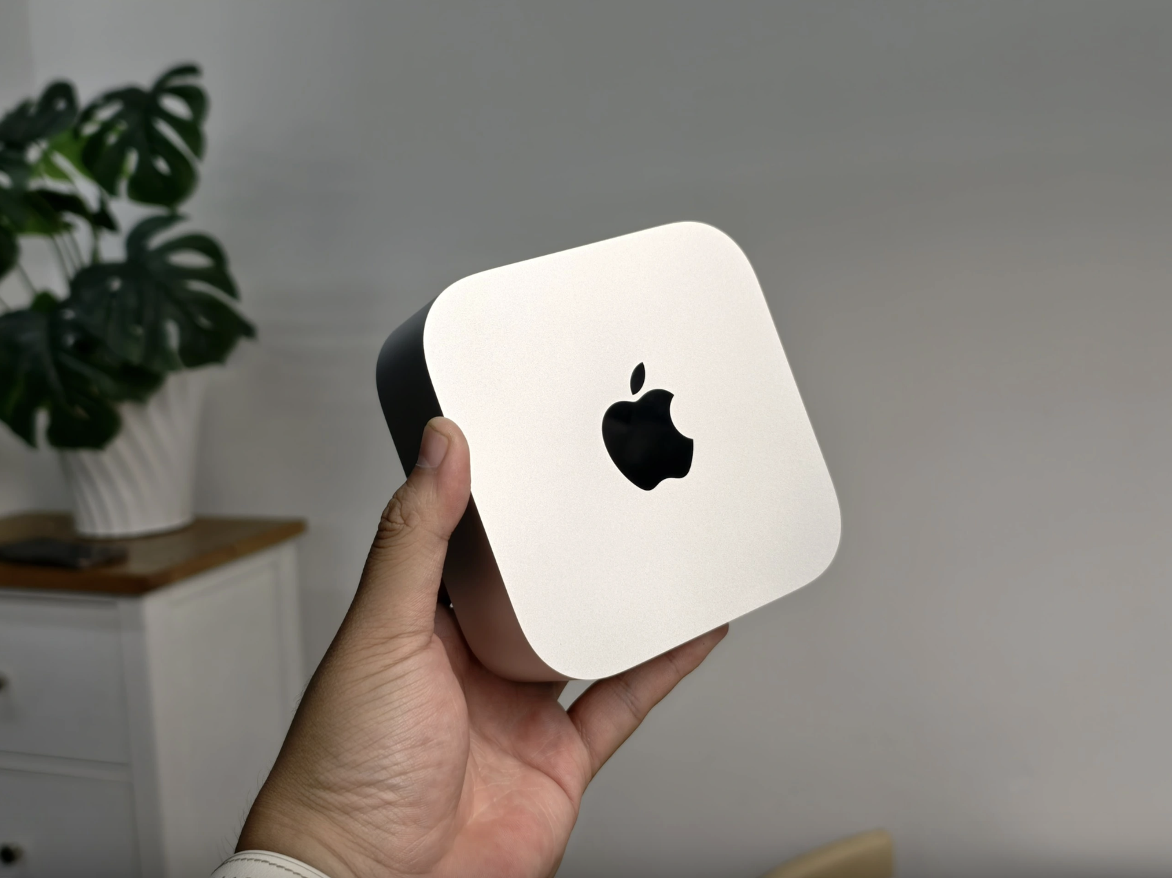 AI khiến Mac Mini thành hàng hiếm, Apple vội tăng giá khởi điểm  - Ảnh 1.