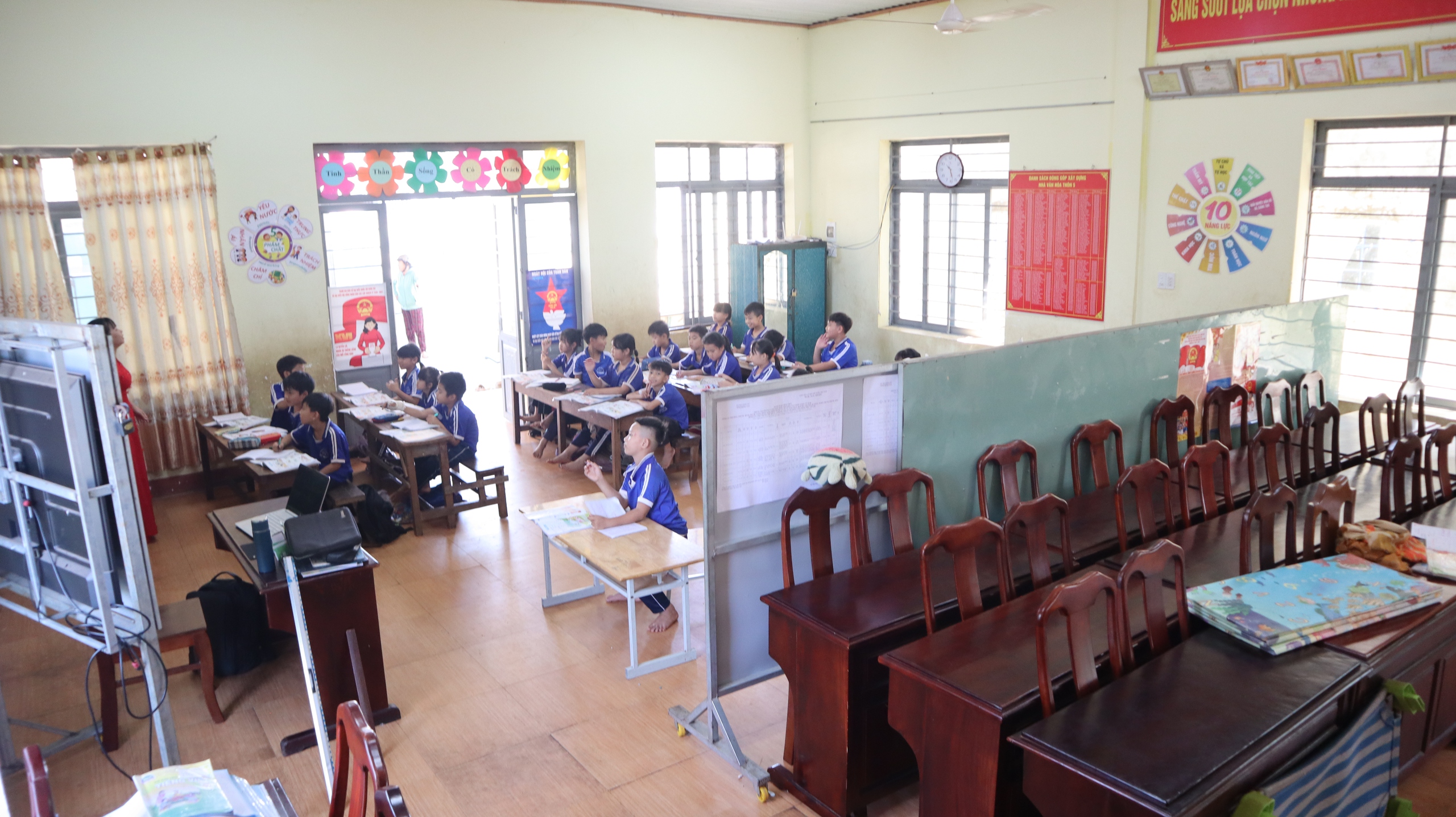 Nhà trường 'kêu cứu' vì lớp học xuống cấp trong vùng quy hoạch bô xít - Ảnh 12.