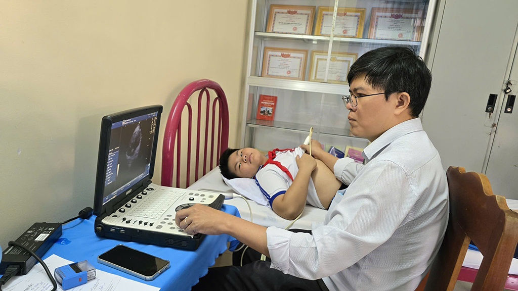 Người dân nên tự giác khám sức khỏe định kỳ - Ảnh 2.
