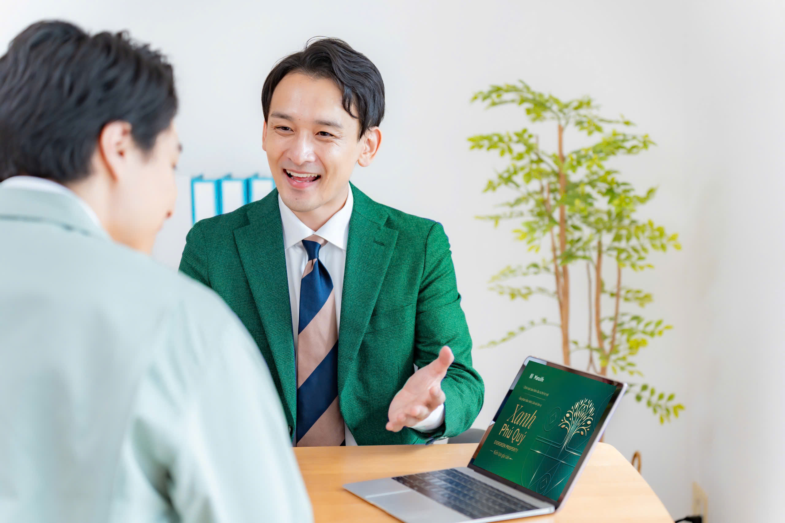 Nhân sự bất động sản, ngân hàng… đa dạng hóa thu nhập từ tư vấn bảo hiểm - Ảnh 1.