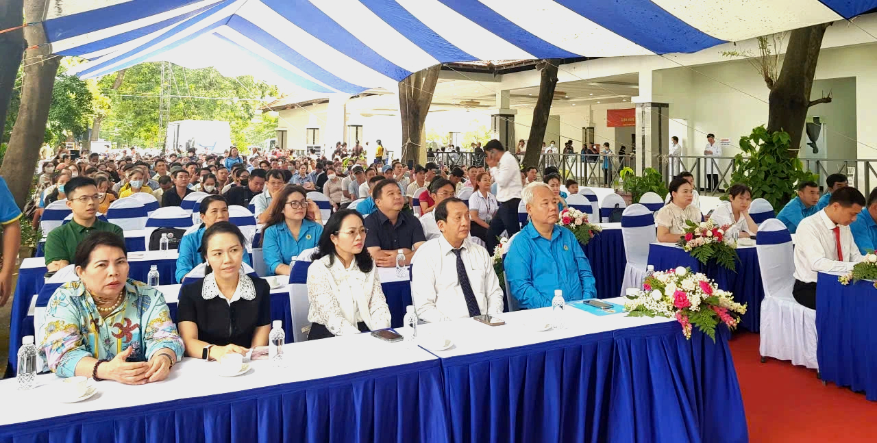 TP.HCM khởi động khám sức khỏe cho 1 triệu công nhân, người lao động- Ảnh 2. TP.HCM khởi động khám sức khỏe cho 1 triệu công nhân, người lao động- Ảnh 2.